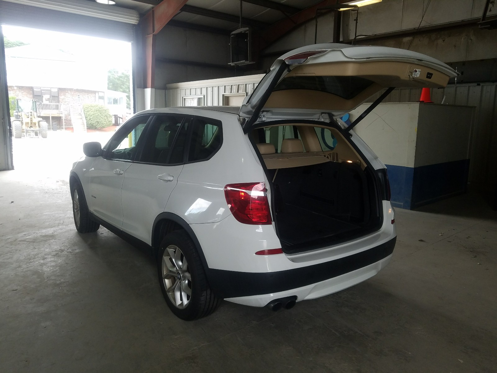 Photo 3 from auction – 2014 BMW X3 XDRIVE3 with VIN 5UXWX7C51E0E81388