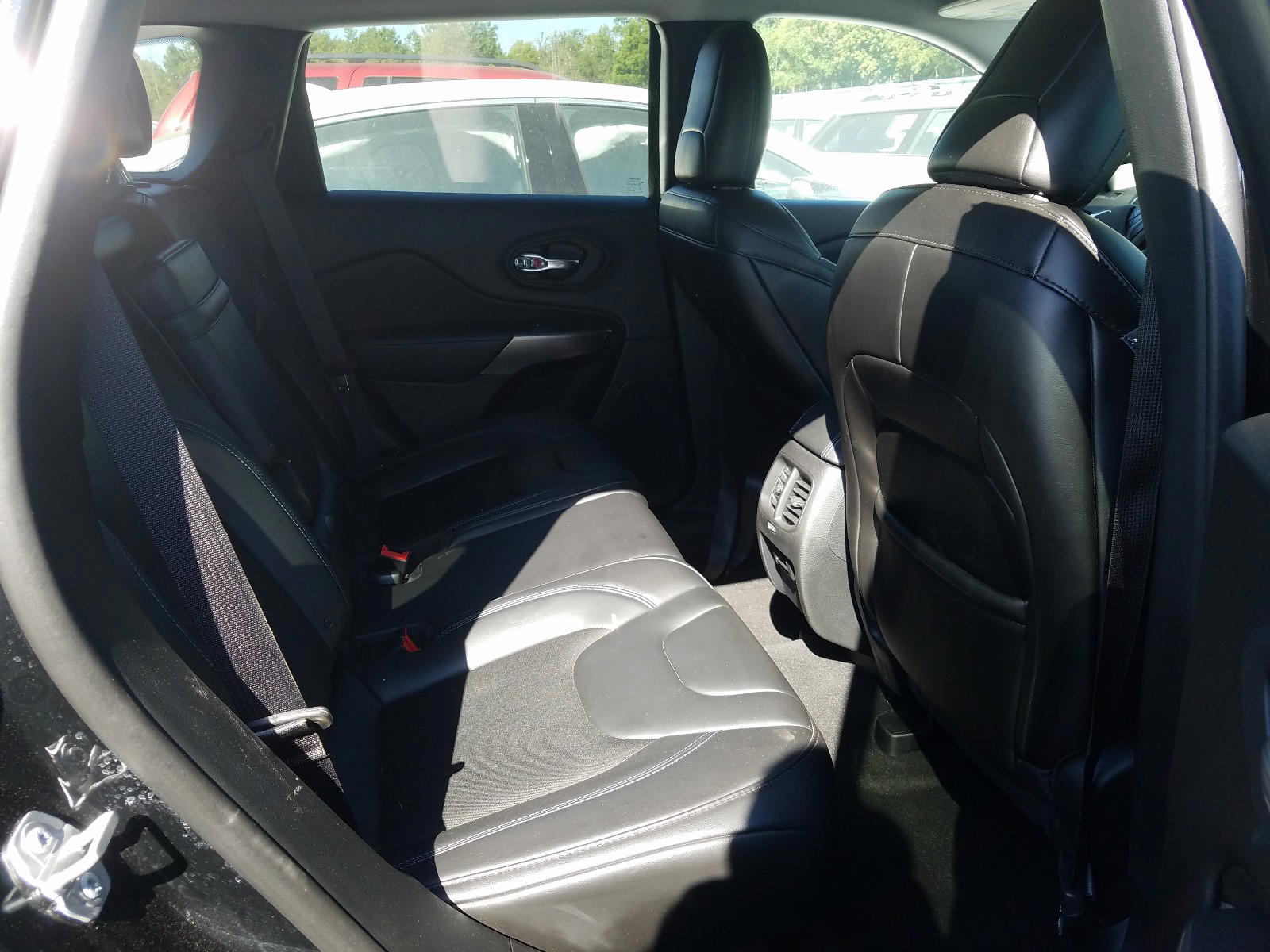 Photo 6 from auction – 2019 JEEP CHEROKEE L with VIN 1C4PJMLB3KD303205