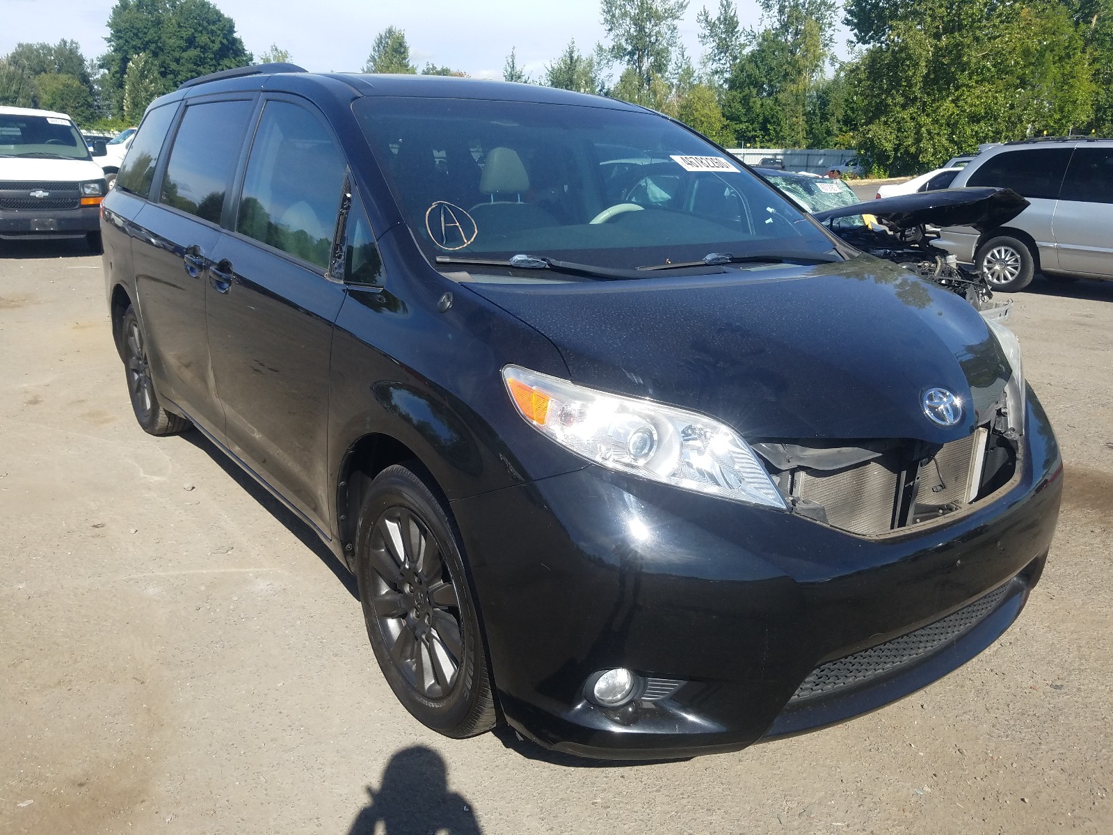 TOYOTA SIENNA XLE 2011 with VIN 5TDDK3DC3BS020406 - Photo from auction