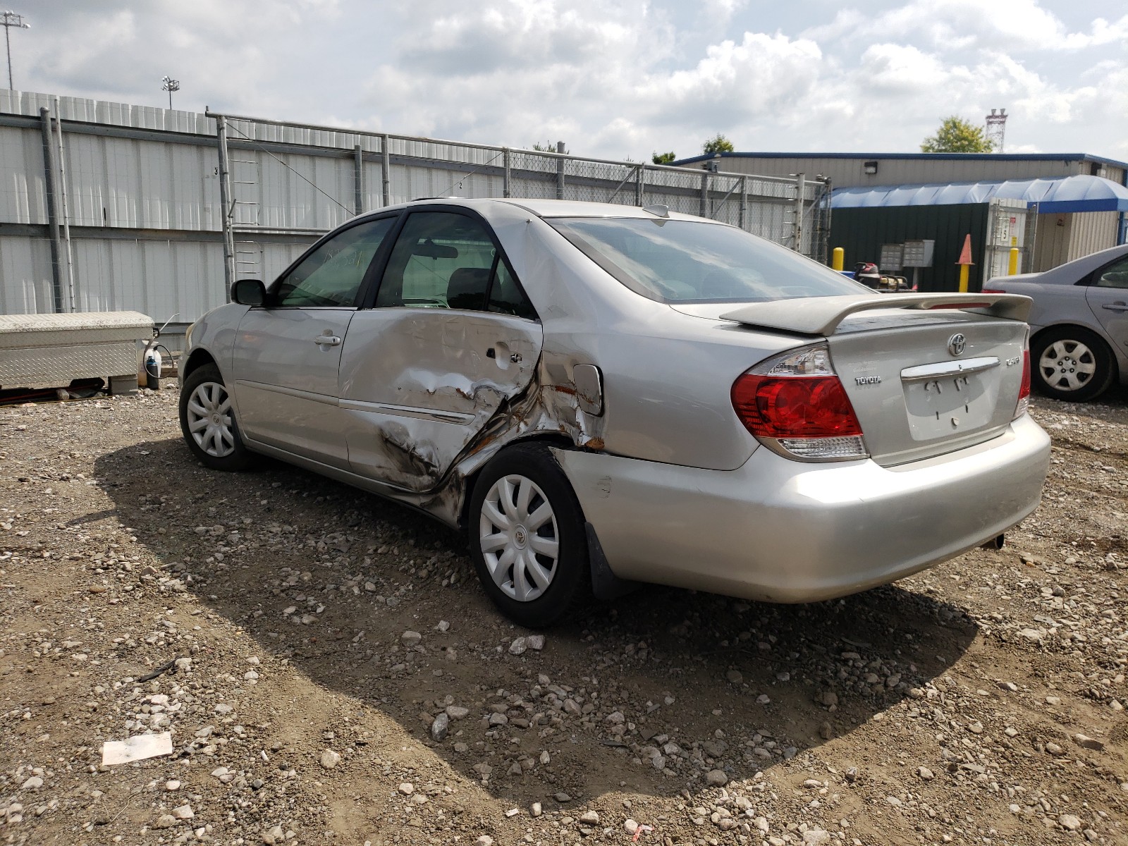 Photo 3 from auction – 2005 TOYOTA CAMRY LE with VIN 4T1BE32K45U385925