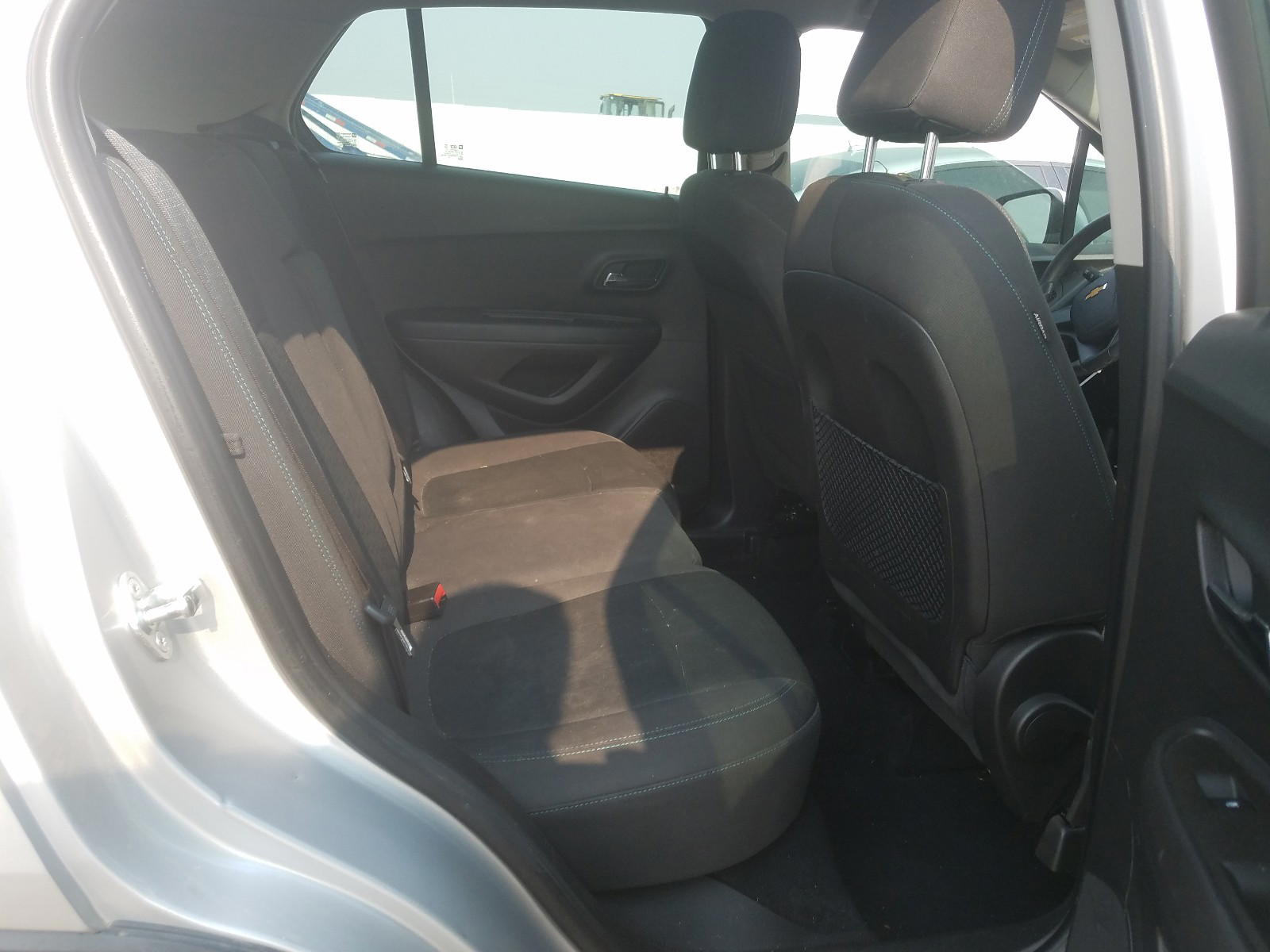 Photo 6 from auction – 2015 CHEVROLET TRAX 1LS with VIN KL7CJPSB7FB102732
