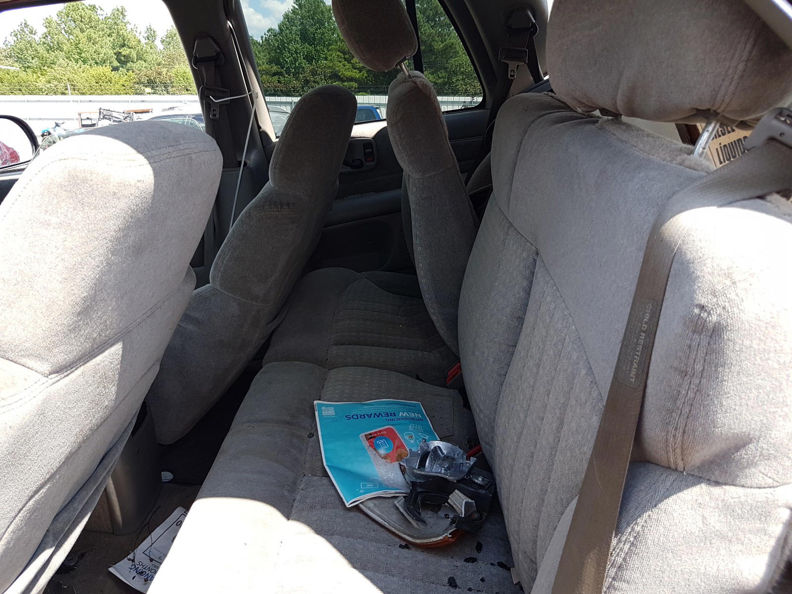 Photo 6 from auction – 2000 CHEVROLET BLAZER with VIN 1GNCS13W9Y2148703