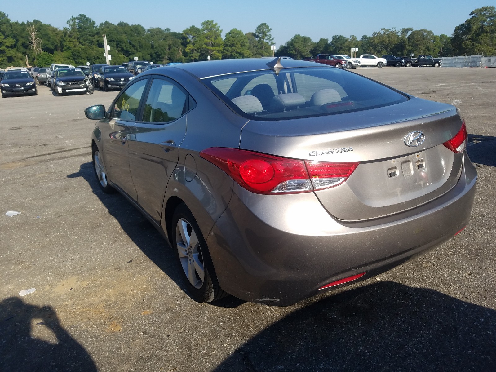 Photo 3 from auction – 2012 HYUNDAI ELANTRA GL with VIN 5NPDH4AE0CH078510