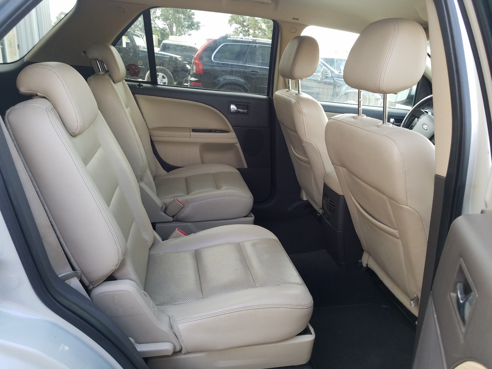 Photo 6 from auction – 2008 FORD TAURUS X S with VIN 1FMDK05W78GA29762