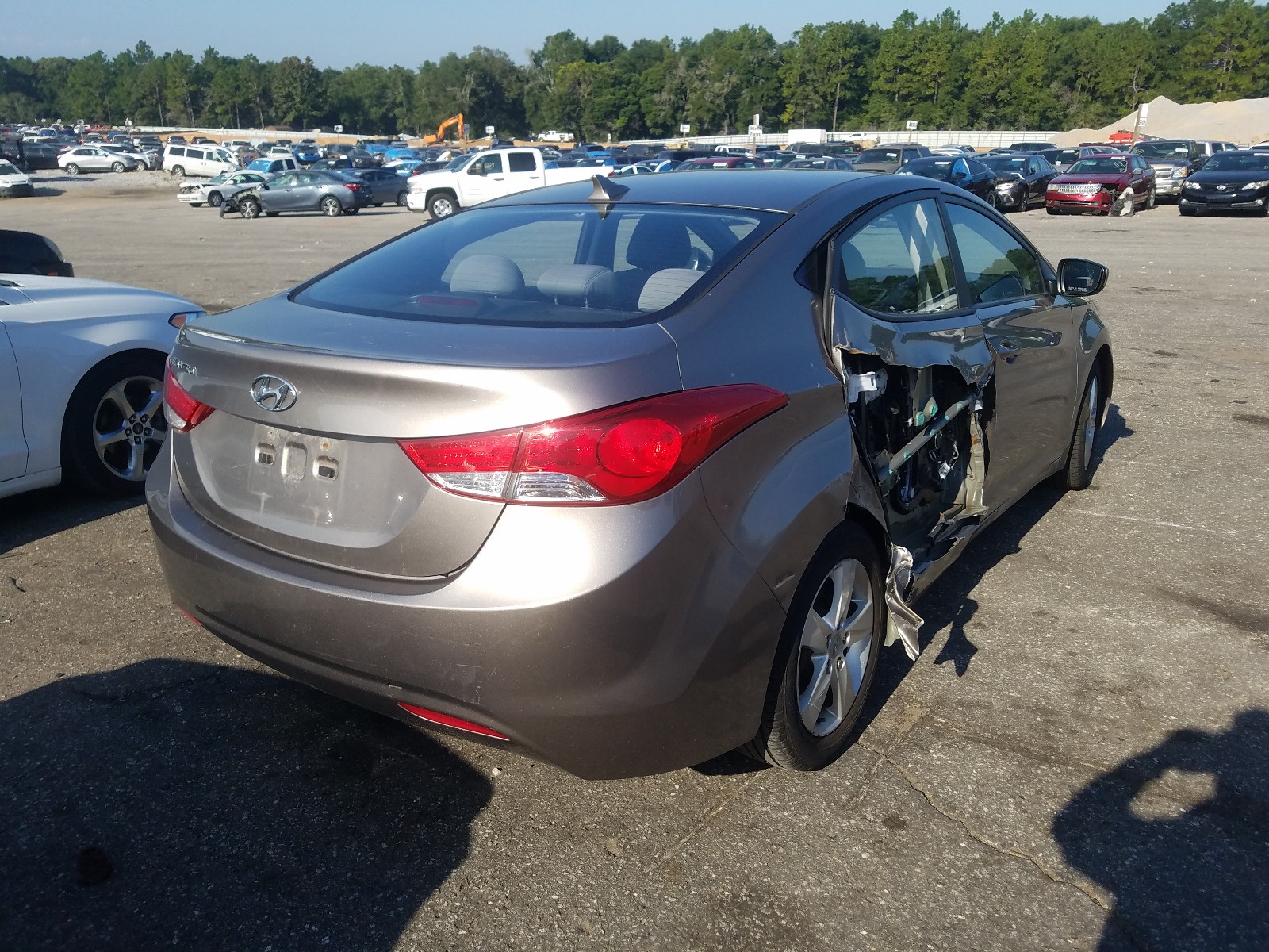 Photo 4 from auction – 2012 HYUNDAI ELANTRA GL with VIN 5NPDH4AE0CH078510
