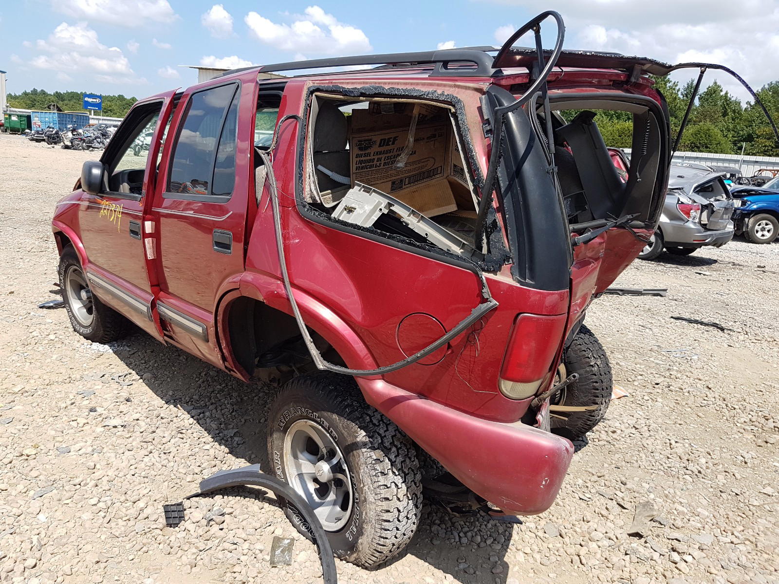 Photo 3 from auction – 2000 CHEVROLET BLAZER with VIN 1GNCS13W9Y2148703