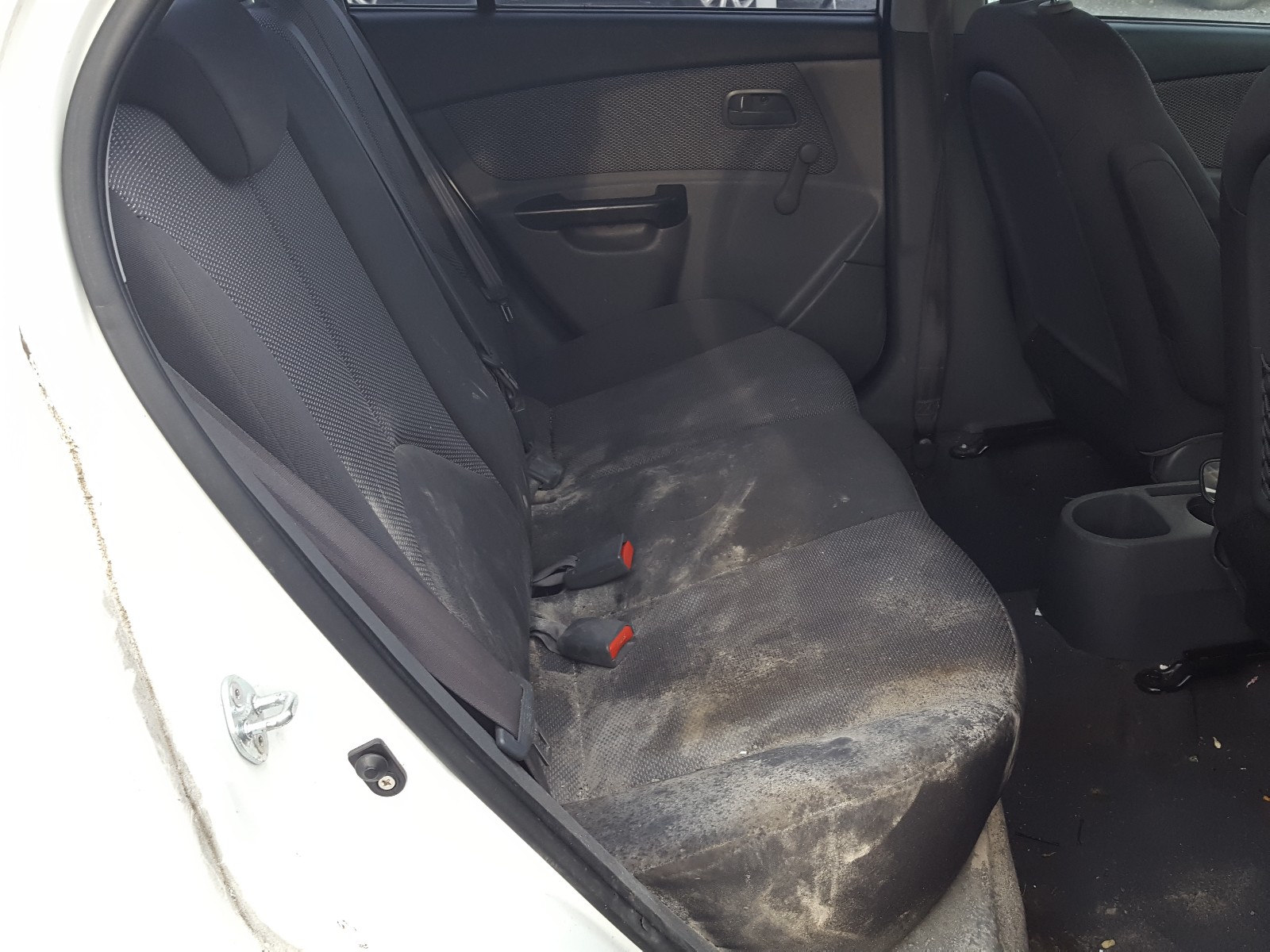 Foto 6 de la subasta – 2010 KIA RIO LX con VIN KNADH4A35A6624172