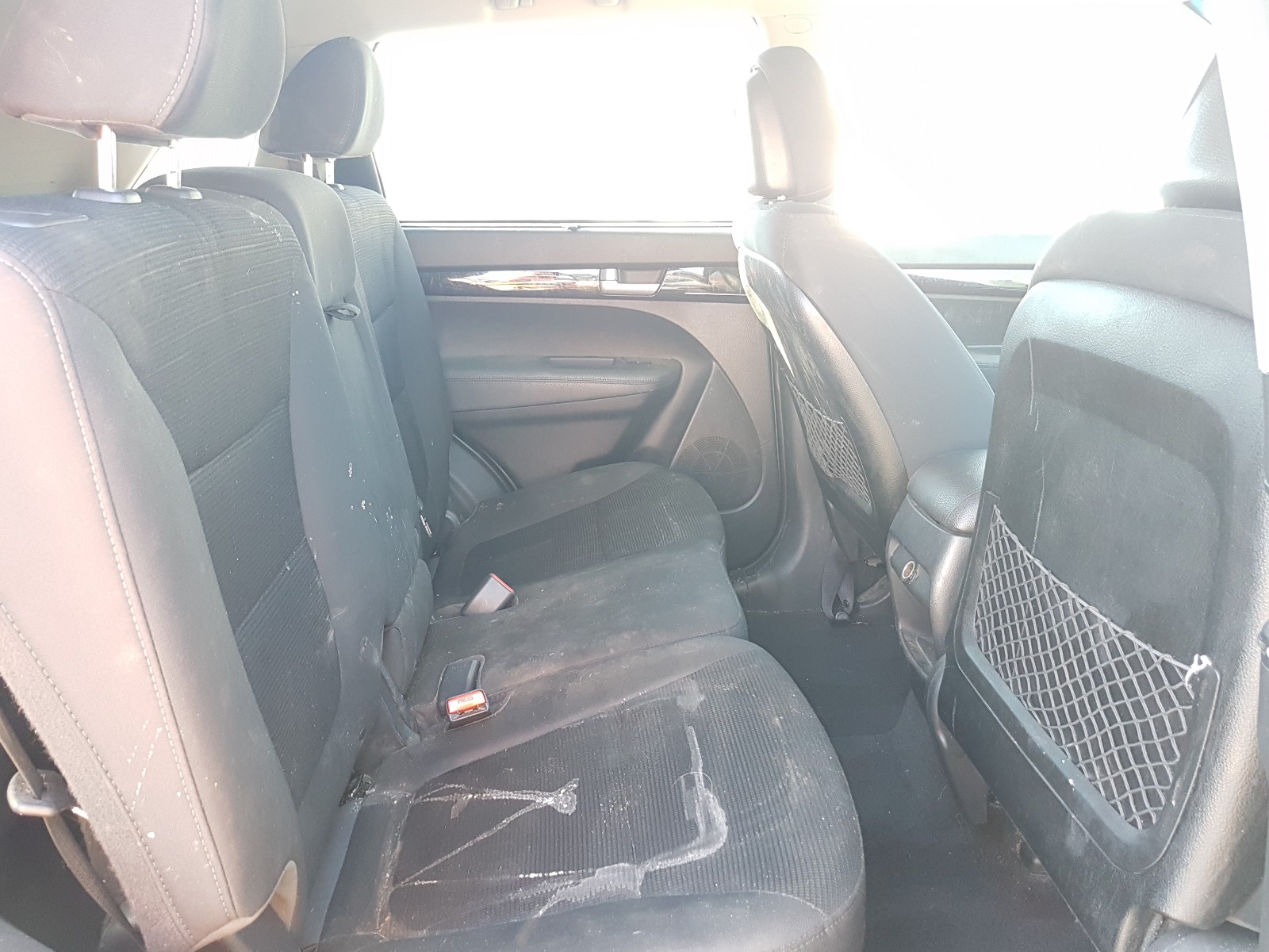 Photo 6 from auction – 2015 KIA SORENTO LX with VIN 5XYKTDA63FG575545