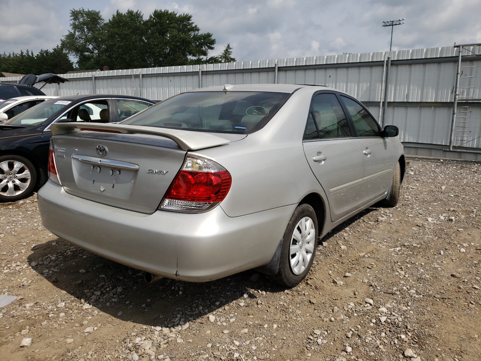 Photo 4 from auction – 2005 TOYOTA CAMRY LE with VIN 4T1BE32K45U385925
