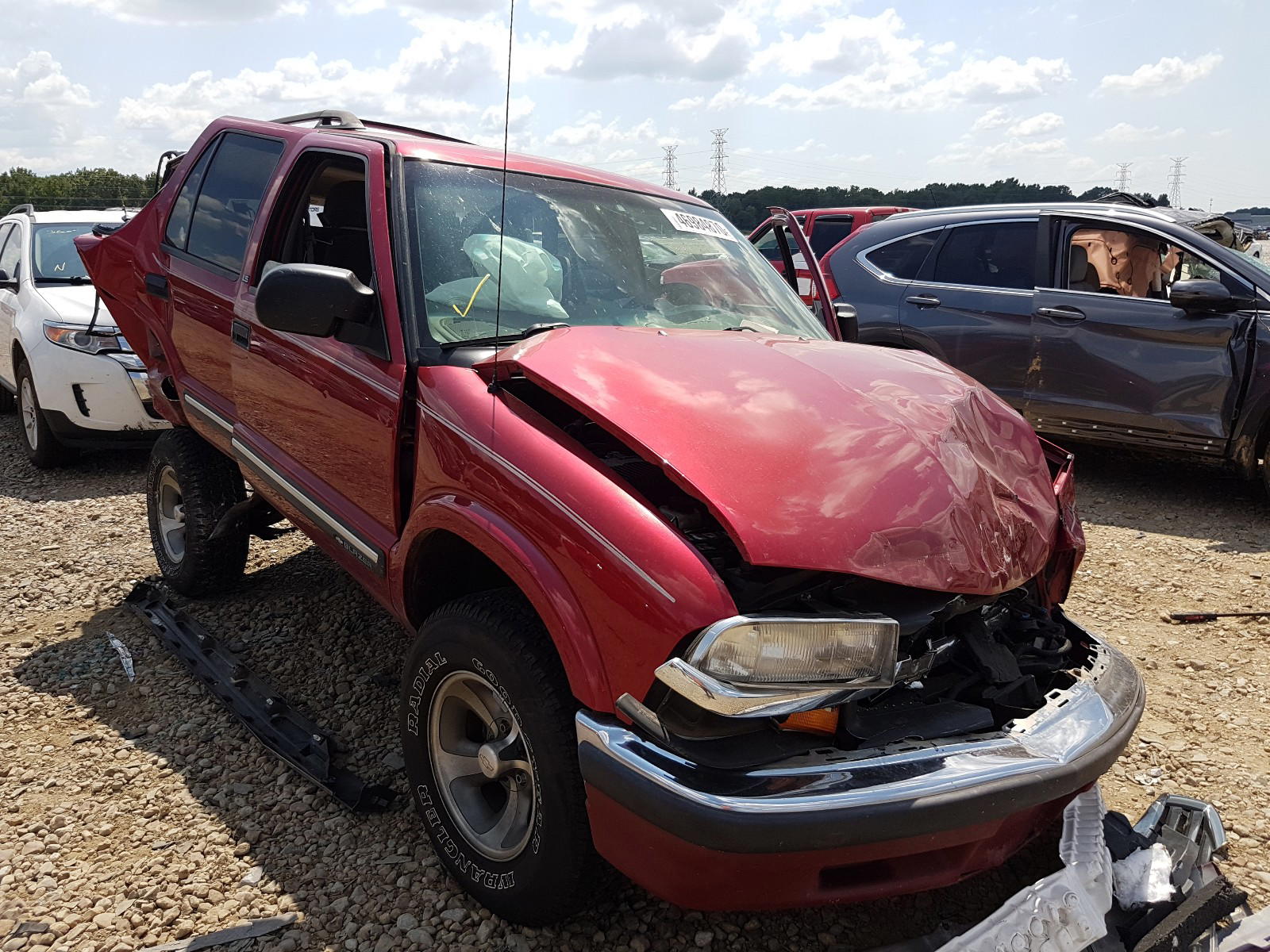 CHEVROLET BLAZER 2000 with VIN 1GNCS13W9Y2148703 - Photo from auction