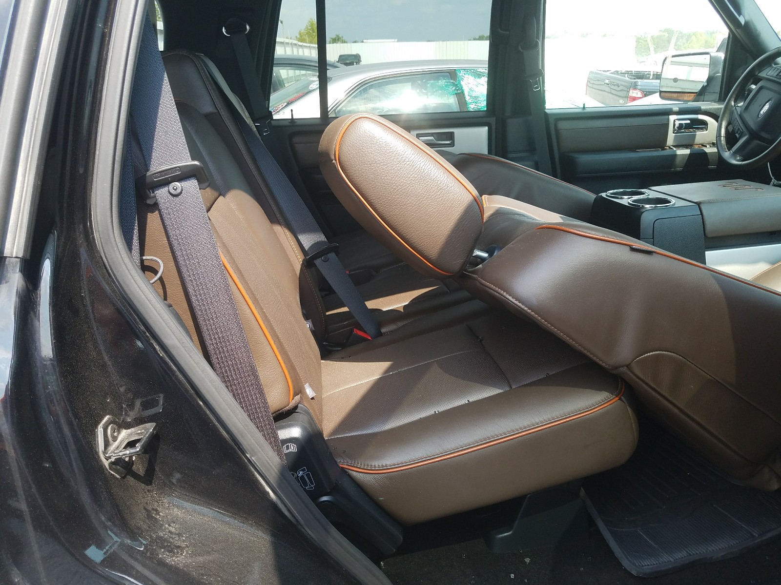 Photo 6 from auction – 2016 FORD EXPEDITION with VIN 1FMJU1JT0GEF14527