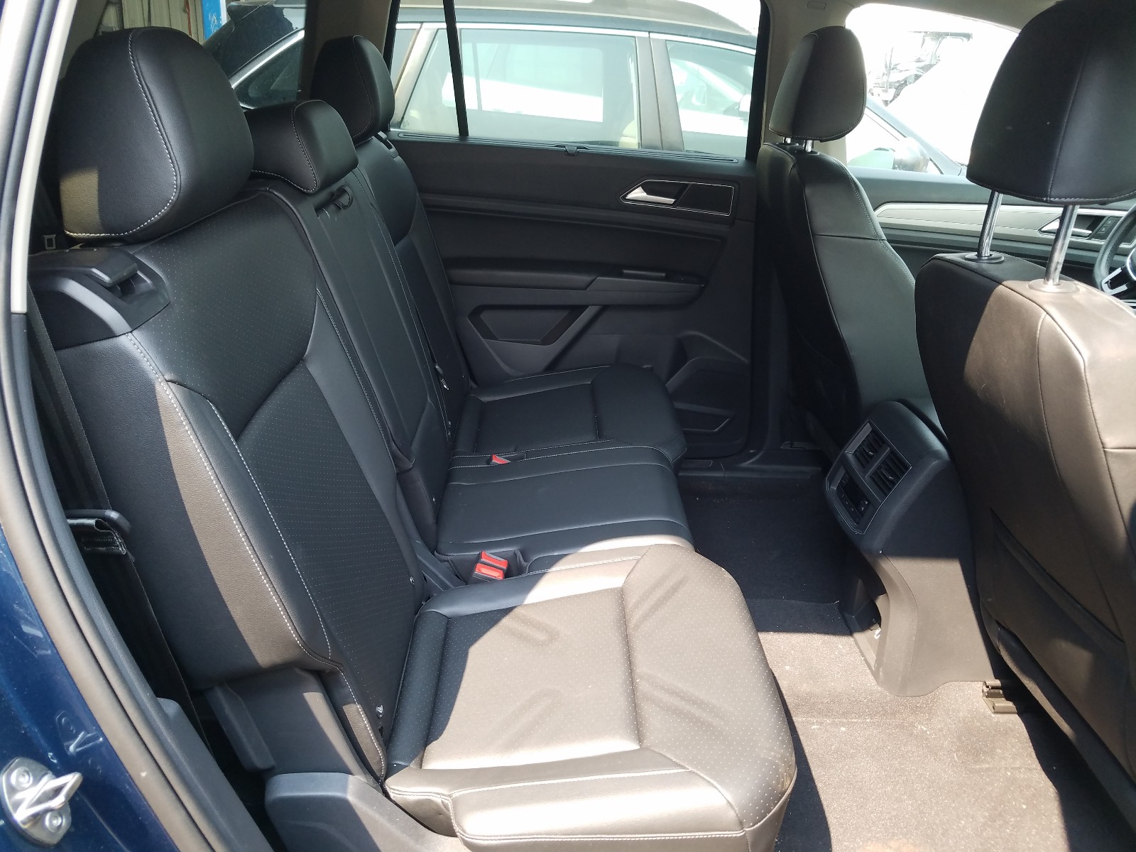 Photo 6 from auction – 2018 VOLKSWAGEN ATLAS SE with VIN 1V2CP2CA6JC596965