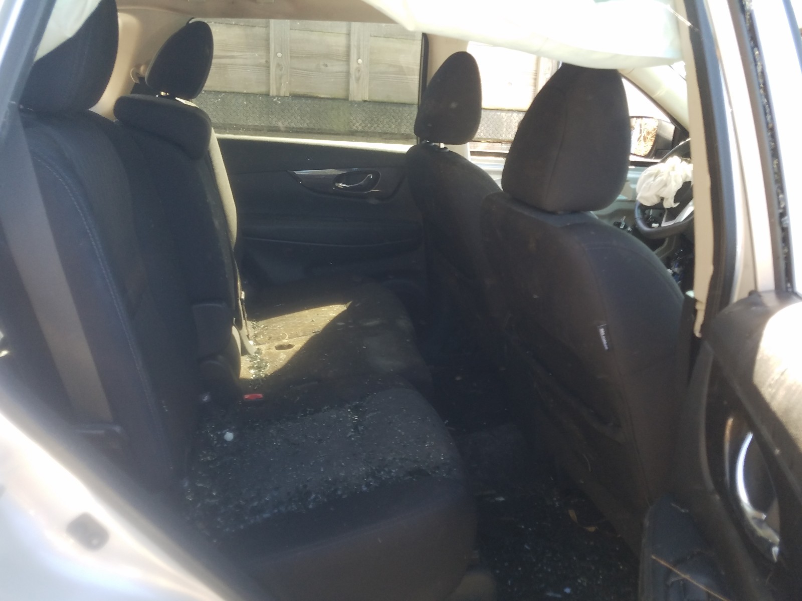 Photo 6 from auction – 2019 NISSAN ROGUE S with VIN 5N1AT2MV2KC755967