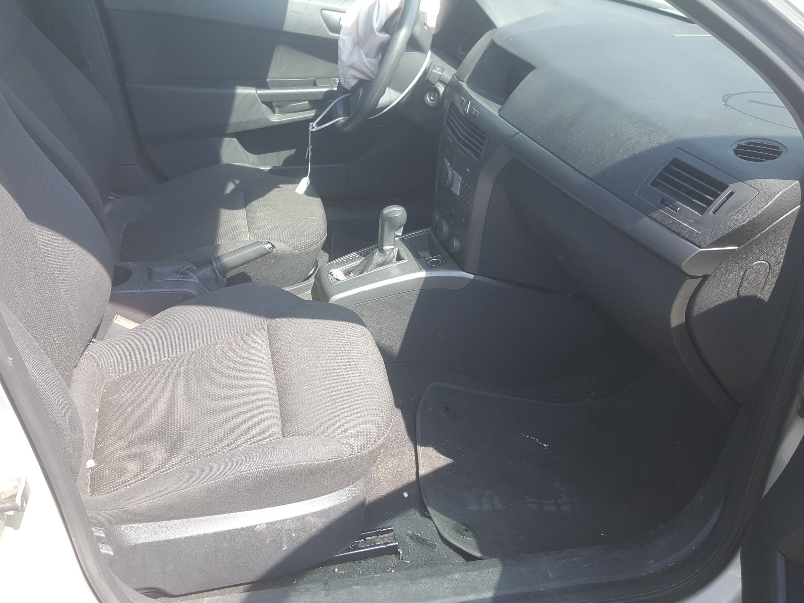 Photo 5 from auction – 2008 SATURN ASTRA XE with VIN W08AR671385137047