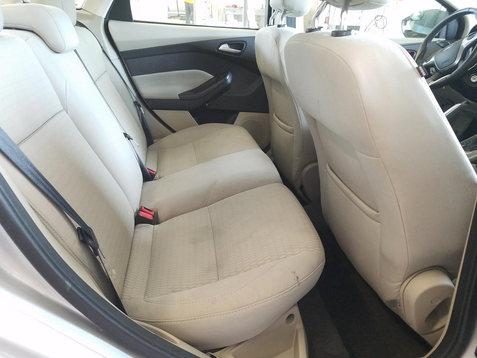 Photo 6 from auction – 2012 FORD FOCUS SEL with VIN 1FAHP3H29CL338589