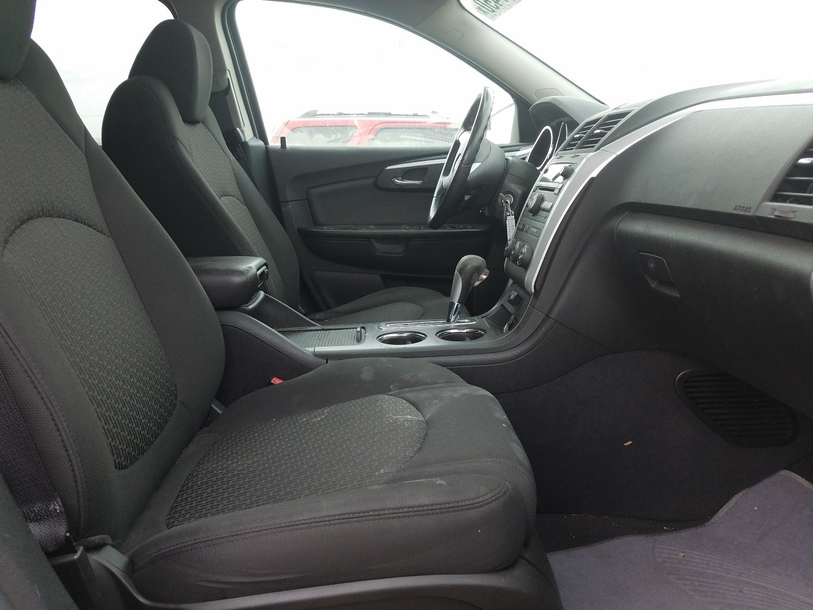 Photo 5 from auction – 2011 CHEVROLET TRAVERSE L with VIN 1GNKRGEDXBJ144338