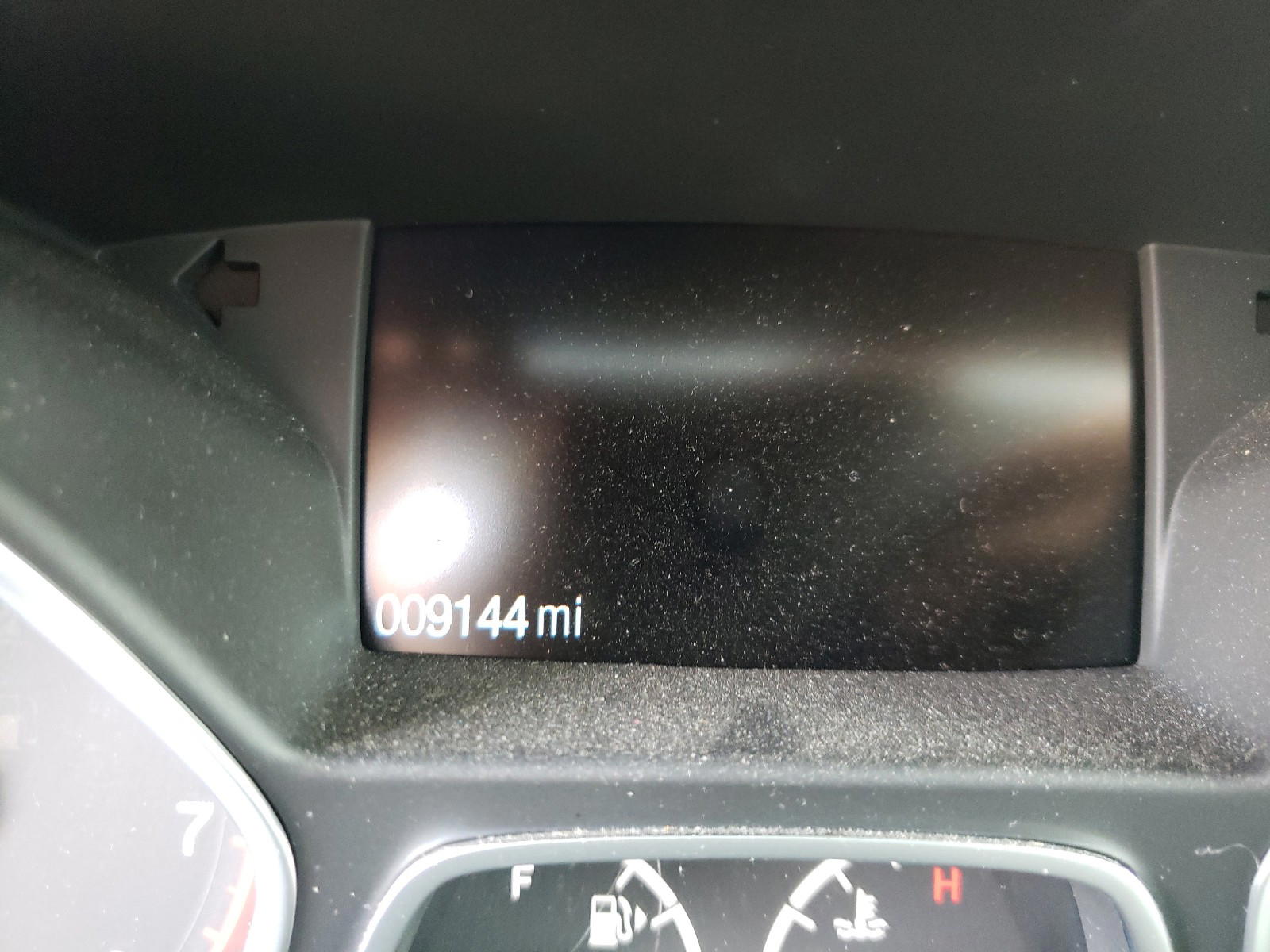 Photo 8 from auction – 2017 FORD ESCAPE SE with VIN 1FMCU0GD0HUE70958