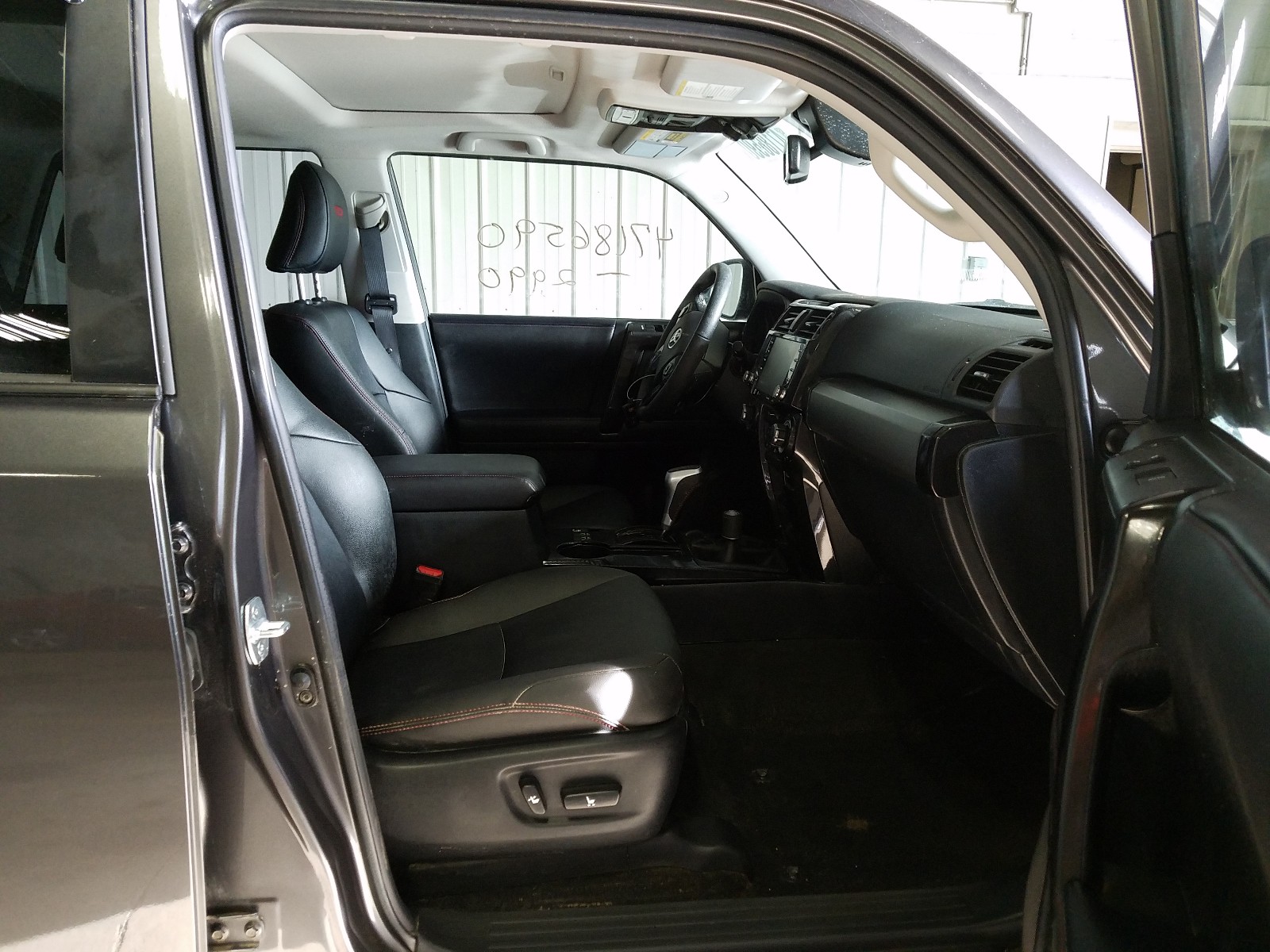 Photo 5 from auction – 2020 TOYOTA 4RUNNER SR with VIN JTEBU5JR2L5767312