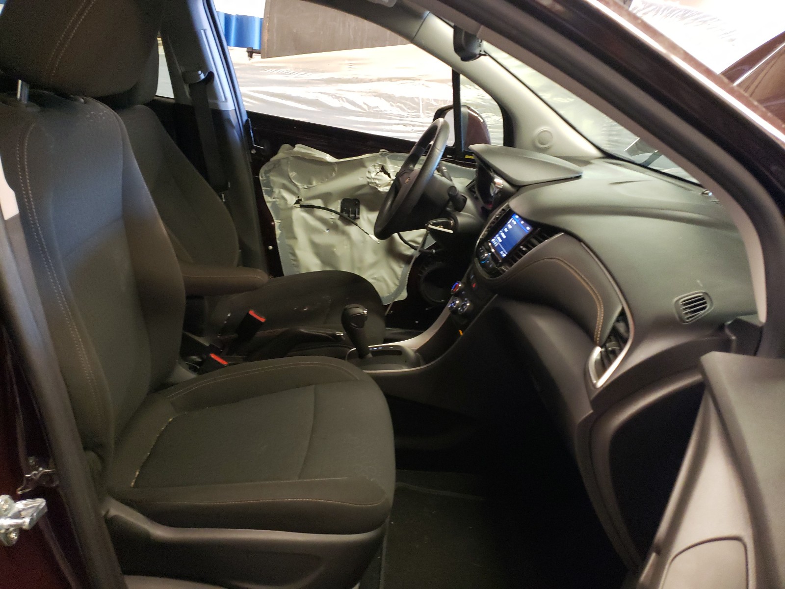 Photo 5 from auction – 2020 CHEVROLET TRAX LS with VIN KL7CJKSB8LB336215