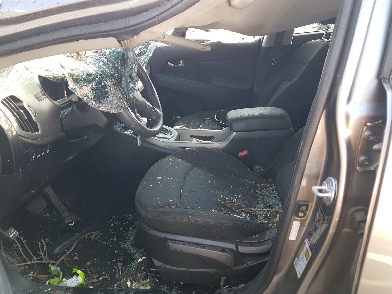 Photo 5 from auction – 2016 KIA SPORTAGE L with VIN KNDPBCAC5G7829571