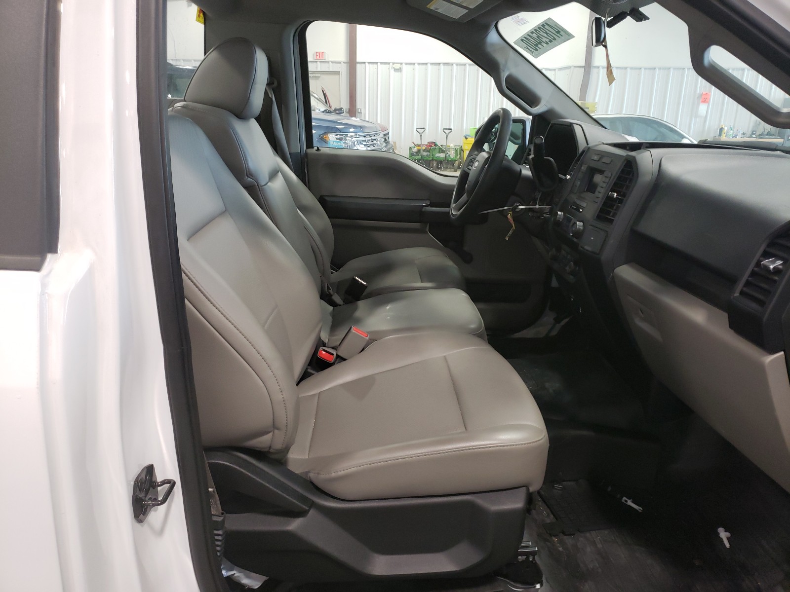 صورة رقم 5 من المزاد - 2017 FORD F150 مع VIN 1FTMF1C84HFC77444
