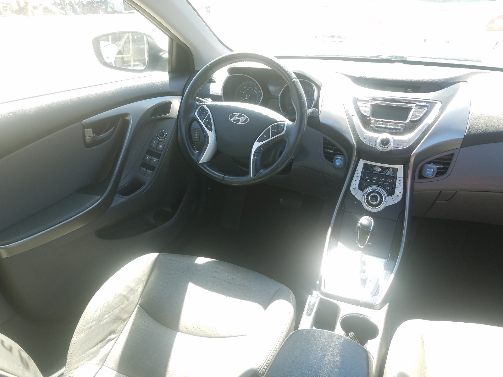 Photo 9 from auction – 2011 HYUNDAI ELANTRA GL with VIN 5NPDH4AE0BH040967