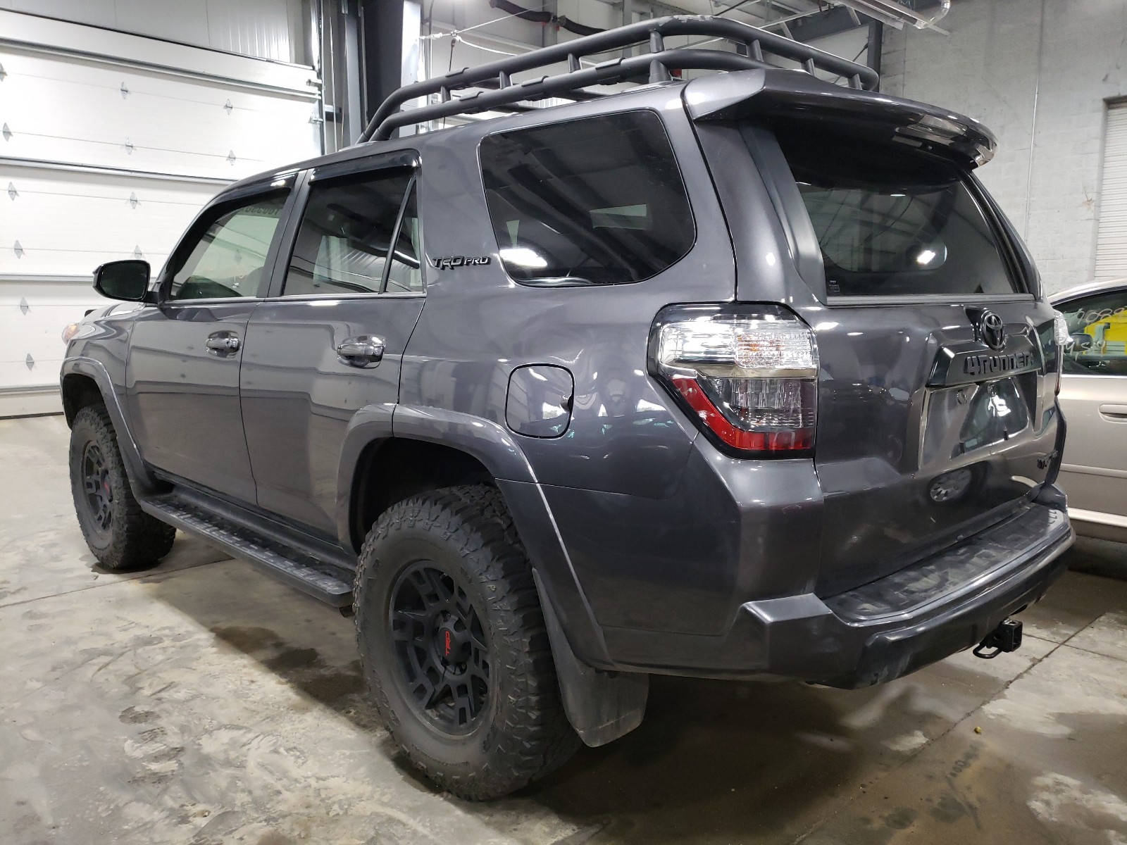 Photo 3 from auction – 2020 TOYOTA 4RUNNER SR with VIN JTEBU5JR2L5767312