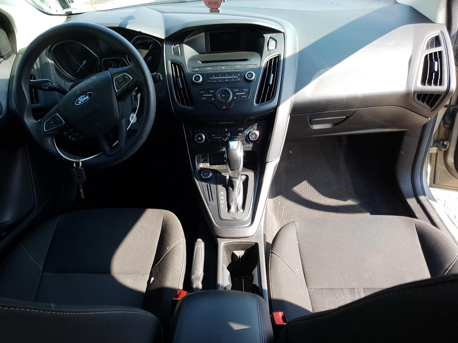 Photo 9 from auction – 2016 FORD FOCUS SE with VIN 1FADP3K23GL348029