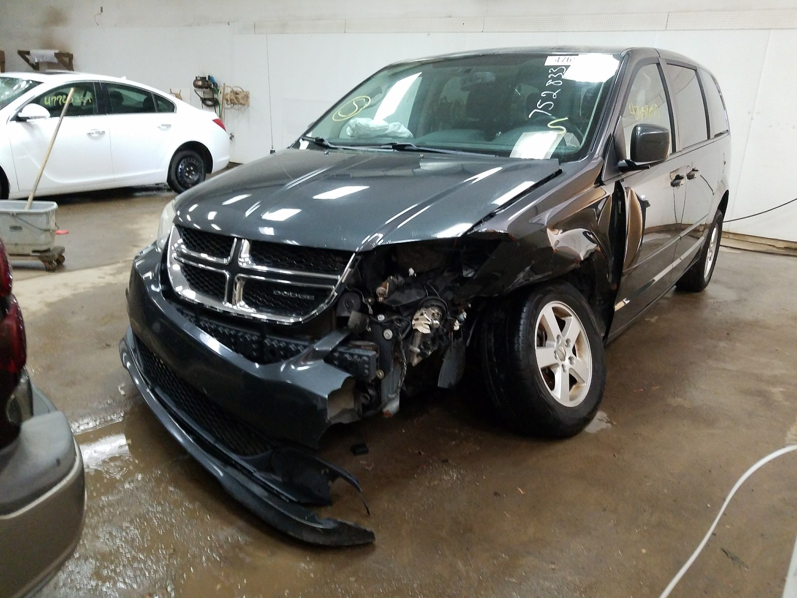Photo 2 from auction – 2011 DODGE GRAND CARA with VIN 2D4RN3DG6BR752833