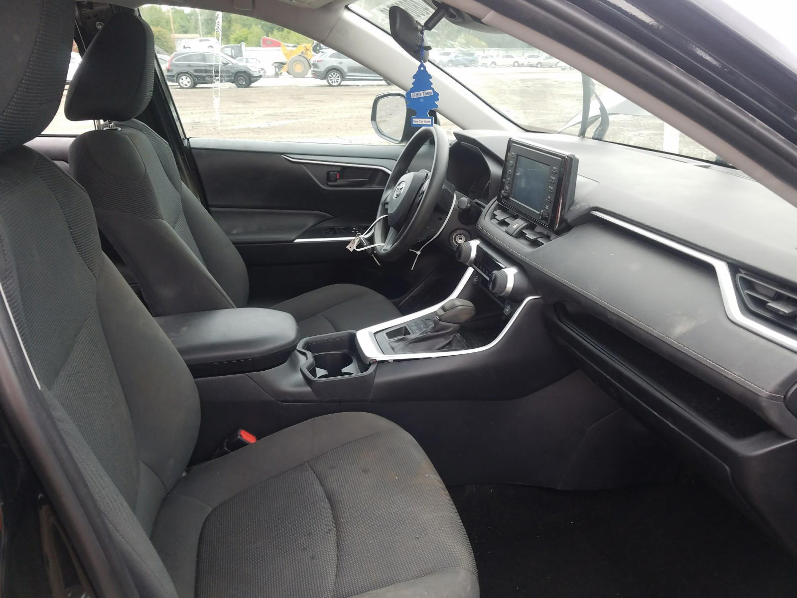 Photo 5 from auction – 2019 TOYOTA RAV4 LE with VIN 2T3F1RFV2KC020376