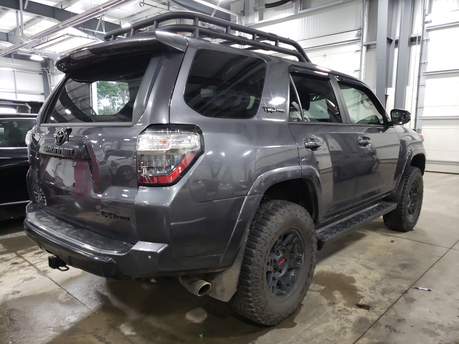 Photo 4 from auction – 2020 TOYOTA 4RUNNER SR with VIN JTEBU5JR2L5767312
