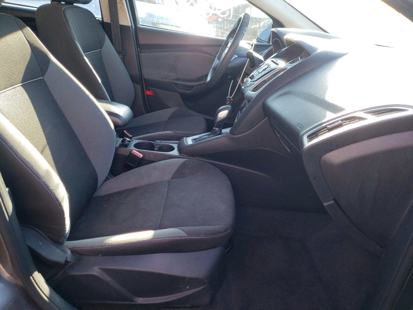 Photo 5 from auction – 2013 FORD FOCUS SE with VIN 1FADP3K29DL341341