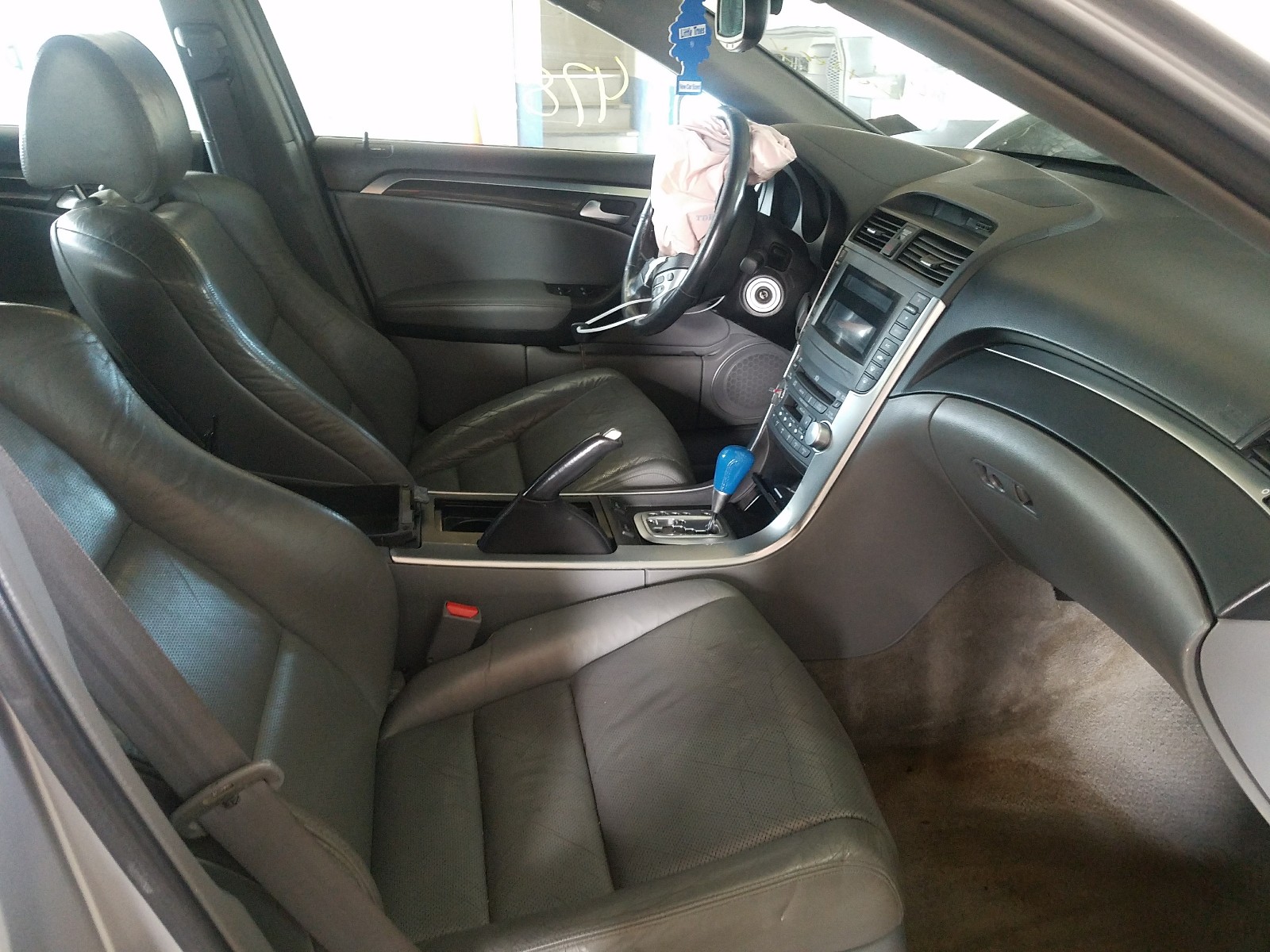 Photo 5 from auction – 2005 ACURA TL with VIN 19UUA66285A081083