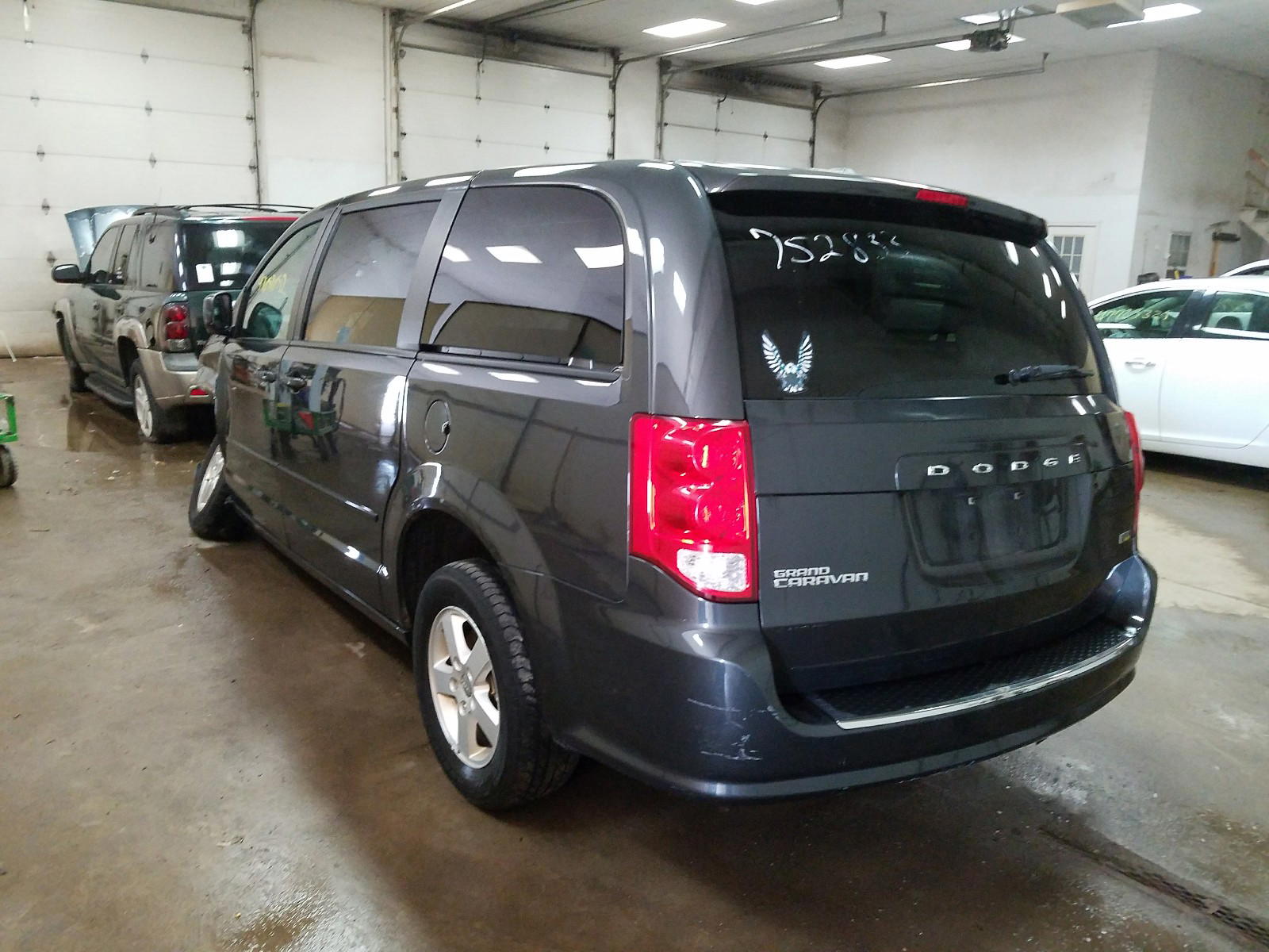 Photo 3 from auction – 2011 DODGE GRAND CARA with VIN 2D4RN3DG6BR752833