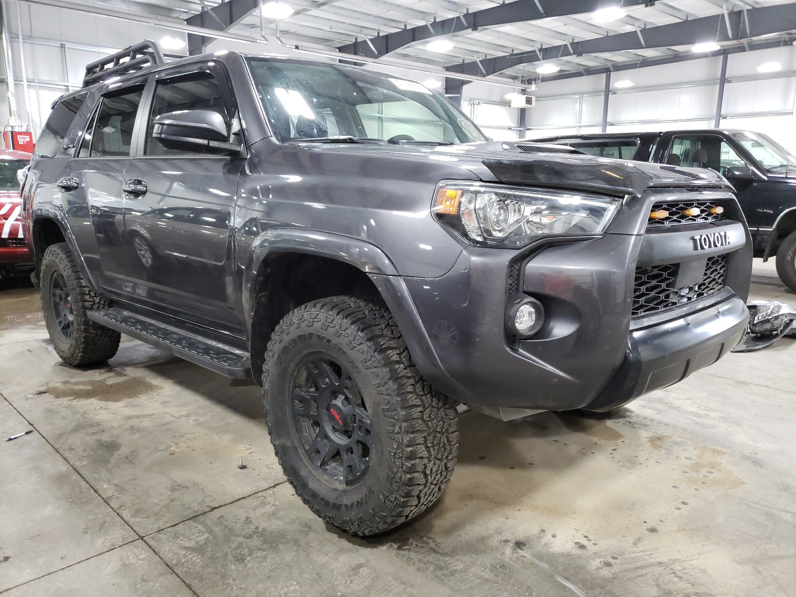 TOYOTA 4RUNNER SR 2020 with VIN JTEBU5JR2L5767312 - Photo from auction