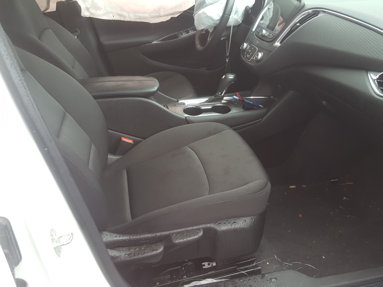 Photo 5 from auction – 2018 CHEVROLET MALIBU LT with VIN 1G1ZD5ST9JF199816