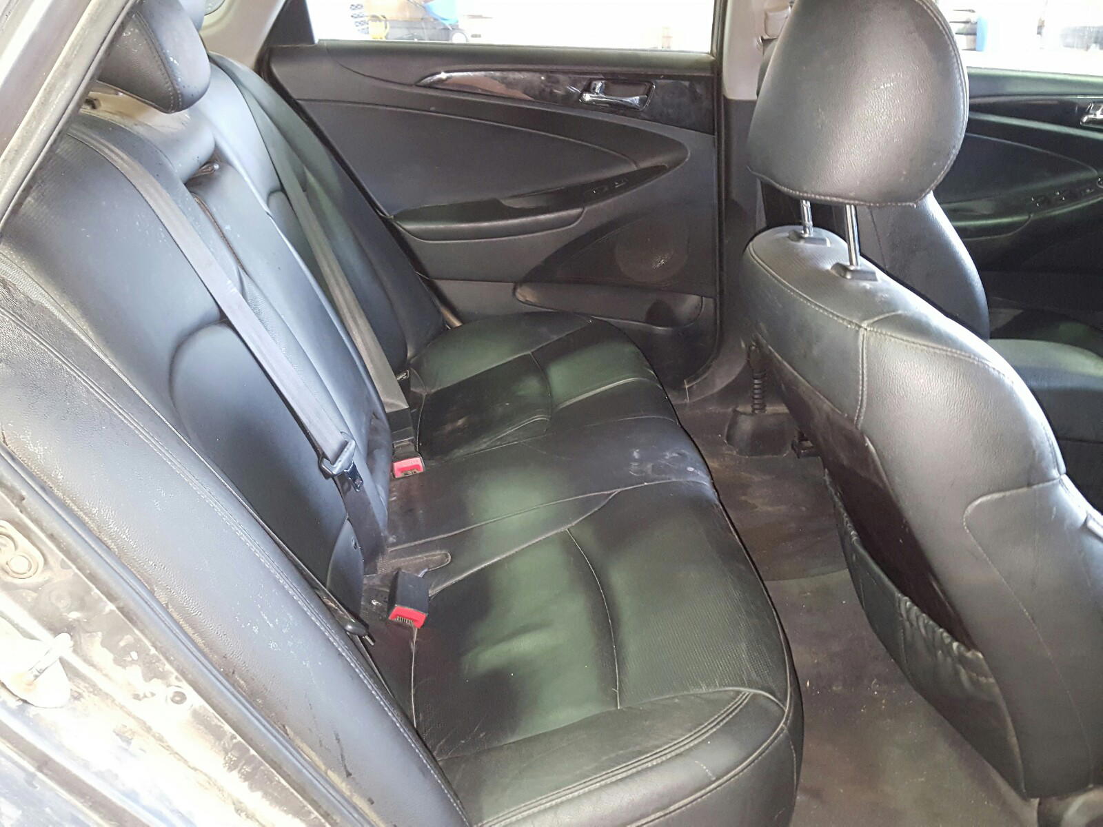 Photo 6 from auction – 2011 HYUNDAI SONATA SE with VIN 5NPEC4AB5BH279875