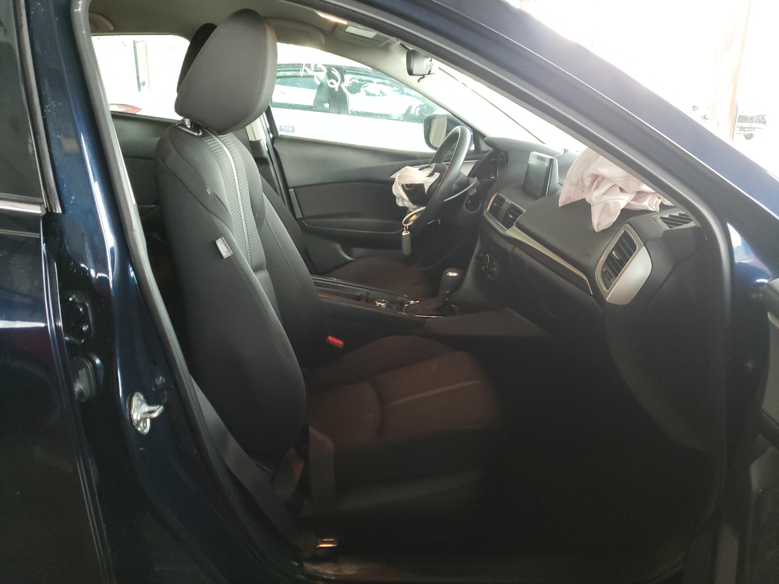 Photo 5 from auction – 2018 MAZDA 3 SPORT with VIN 3MZBN1U73JM160716