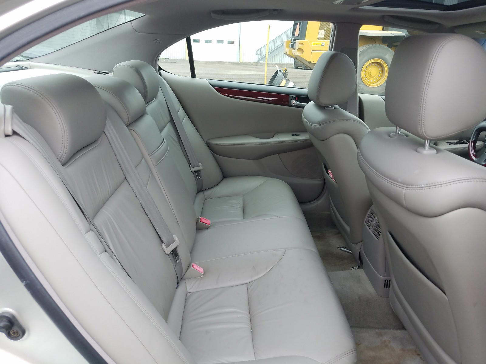 Photo 6 from auction – 2004 LEXUS ES 330 with VIN JTHBA30G345034588