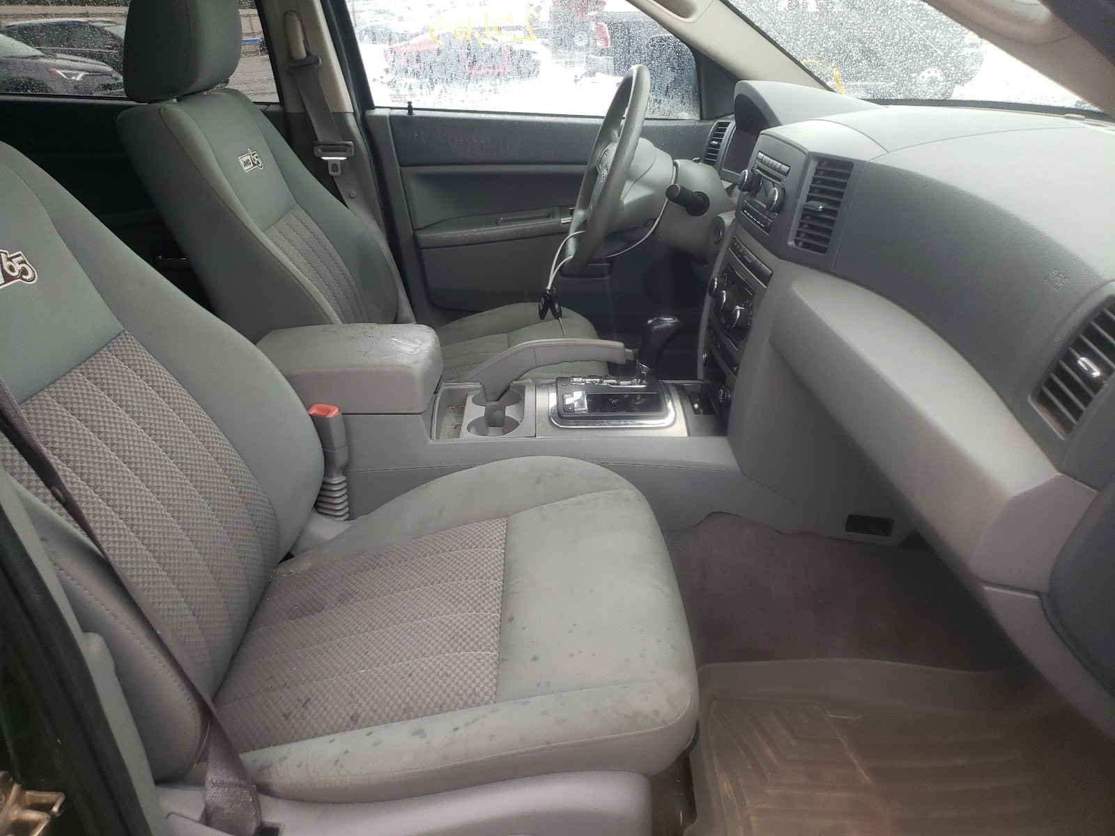 Photo 5 from auction – 2006 JEEP GRAND CHER with VIN 1J8HR48N26C296557