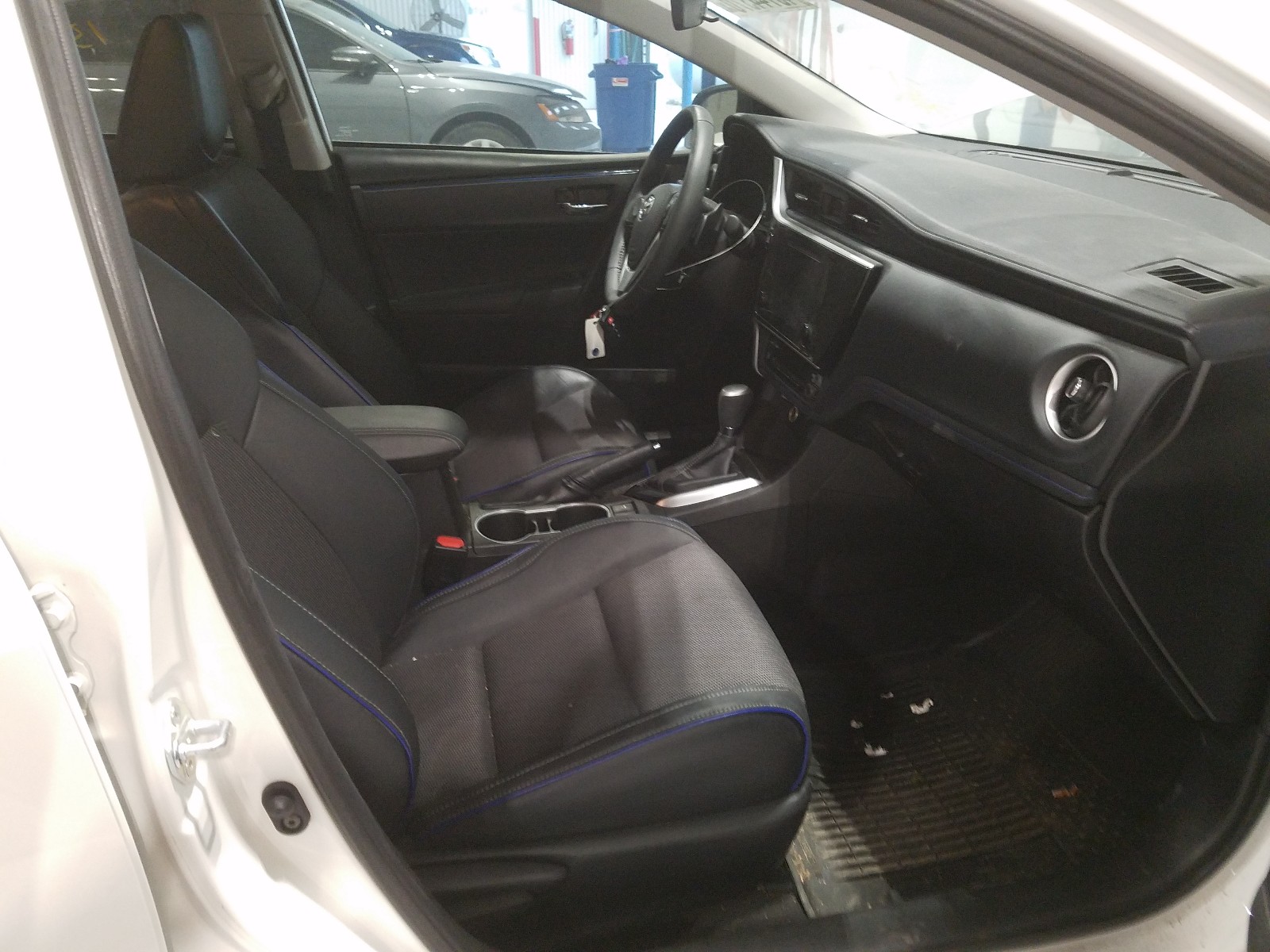 Photo 5 from auction – 2018 TOYOTA COROLLA L with VIN 5YFBURHE0JP812858