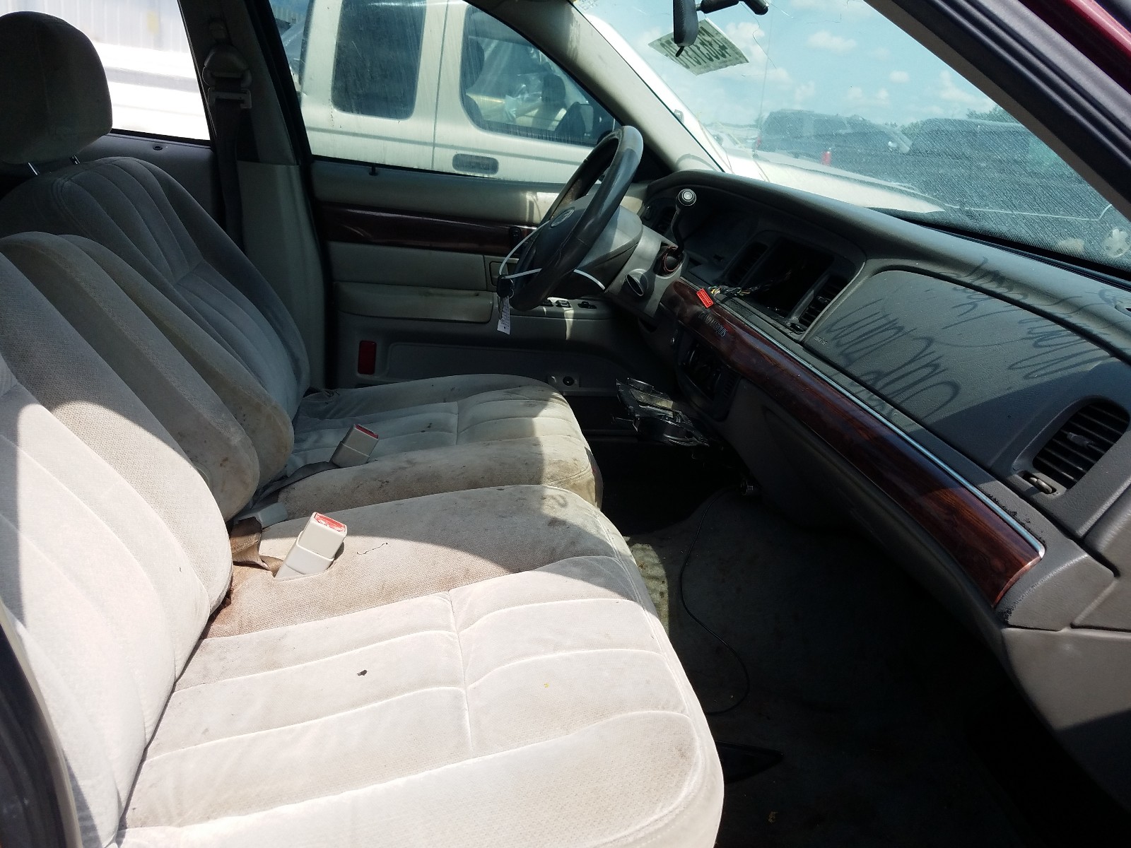 Photo 5 from auction – 2004 MERCURY GRAND MARQ with VIN 2MEFM74W54X622850
