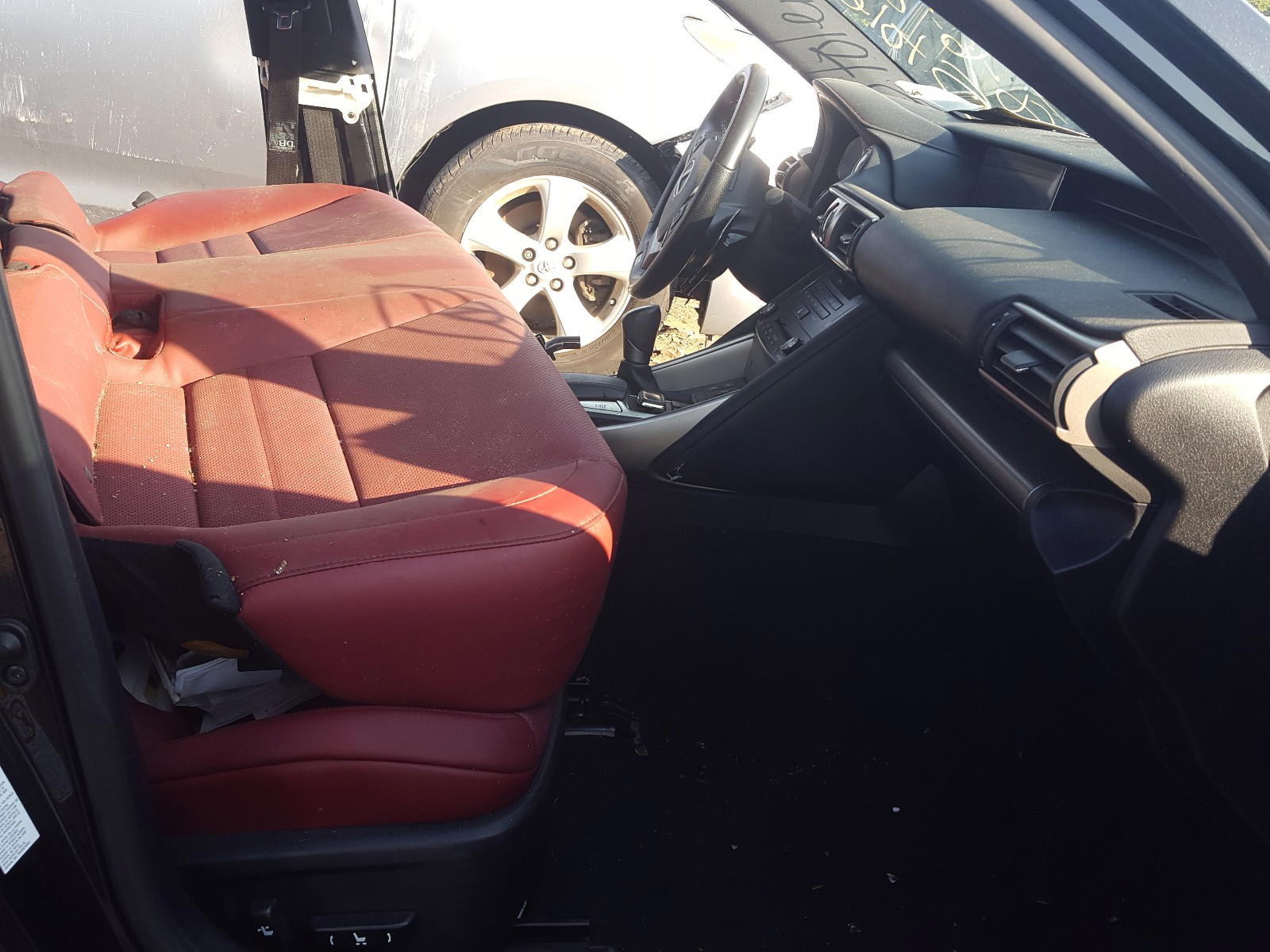 Photo 5 from auction – 2017 LEXUS IS 300 with VIN JTHCM1D27H5024425