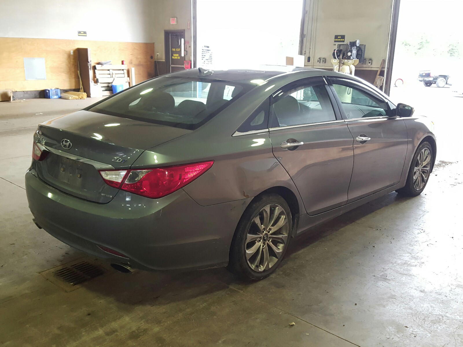 Photo 4 from auction – 2011 HYUNDAI SONATA SE with VIN 5NPEC4AB5BH279875