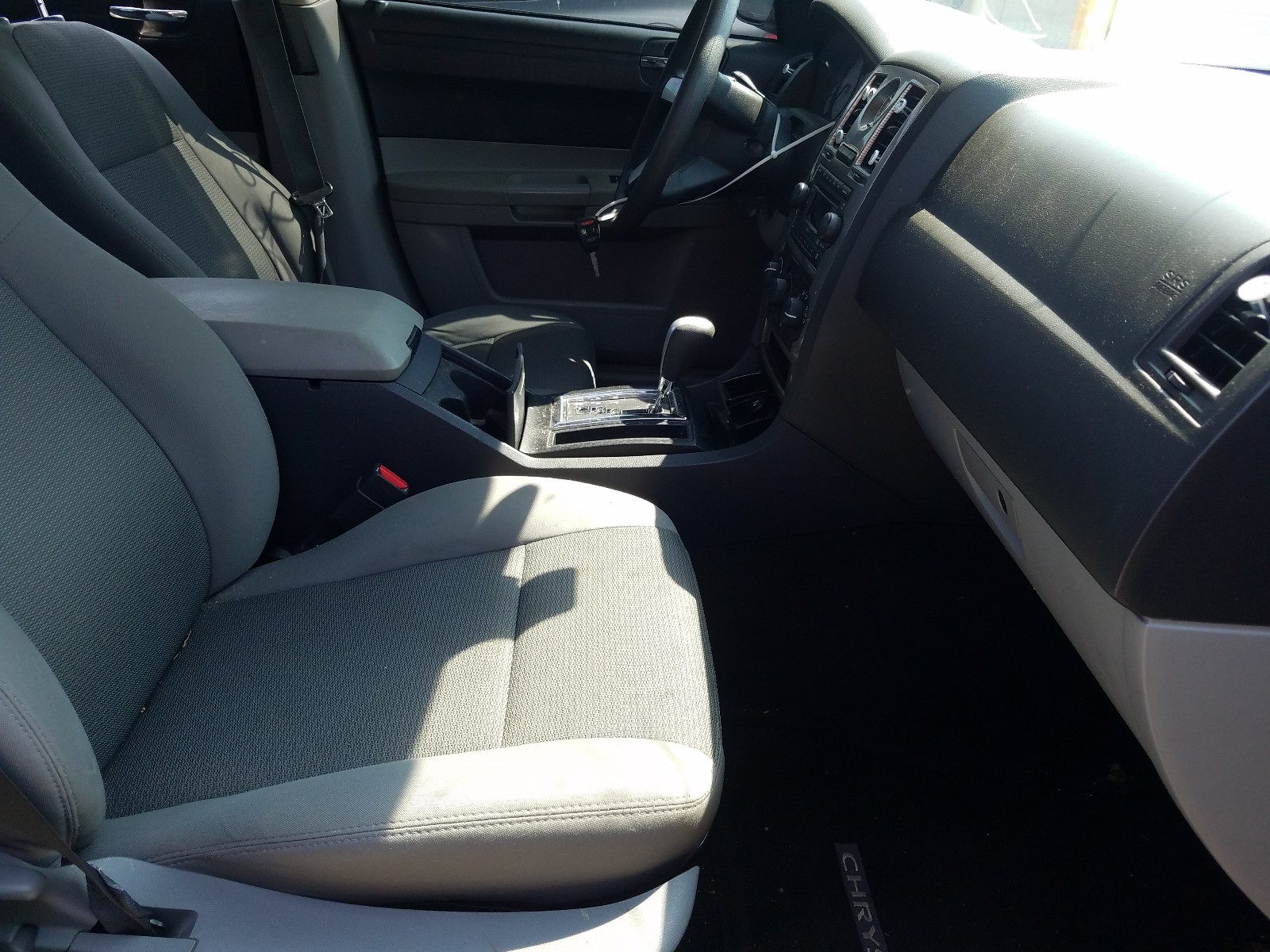 Photo 5 from auction – 2007 CHRYSLER 300 TOURIN with VIN 2C3KA53G37H710144