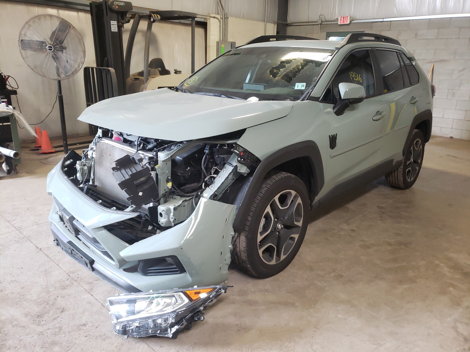 Photo 2 from auction – 2019 TOYOTA RAV4 ADVEN with VIN 2T3J1RFV7KW034122