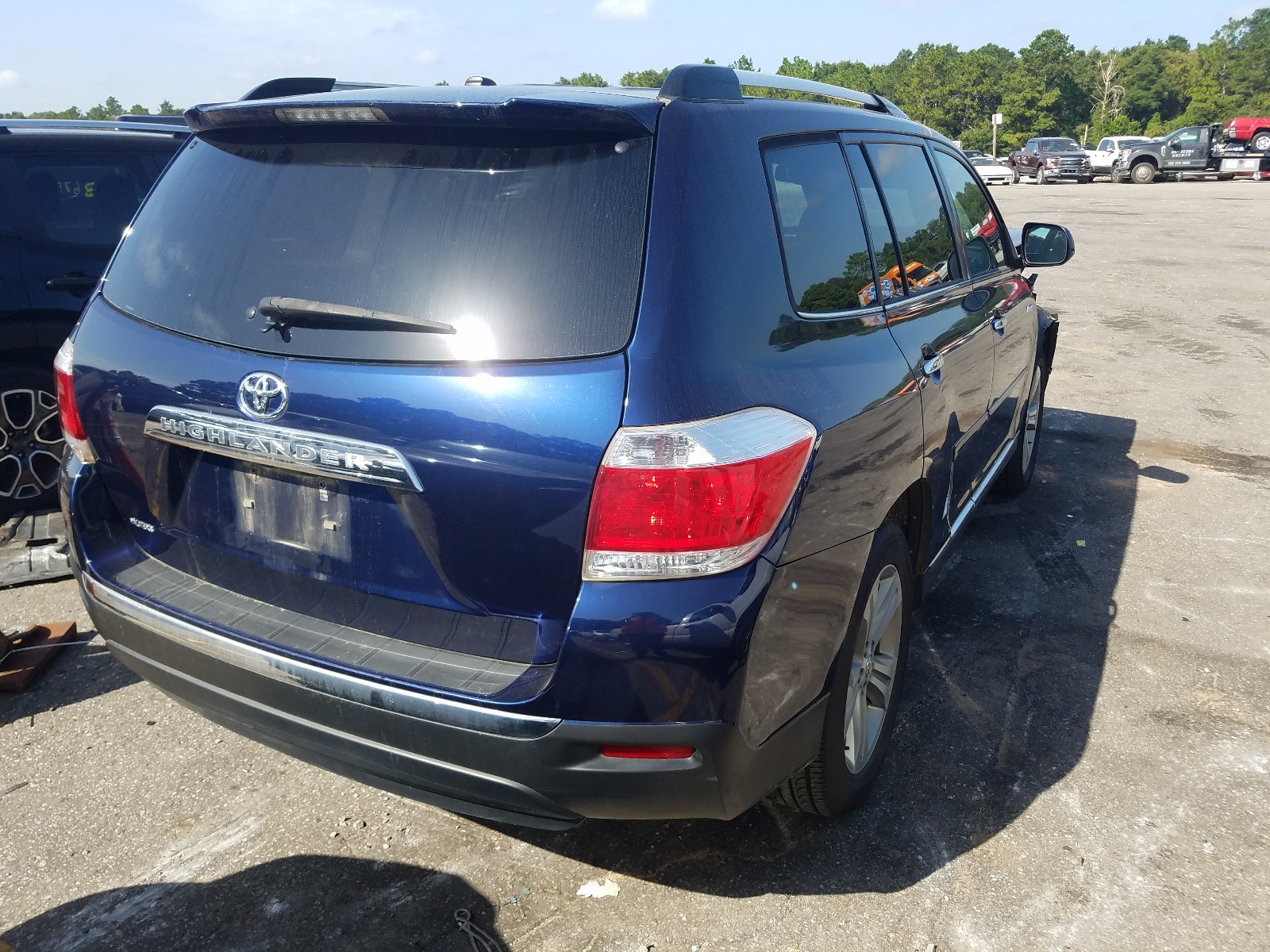 Photo 4 from auction – 2013 TOYOTA HIGHLANDER with VIN 5TDYK3EH1DS123001