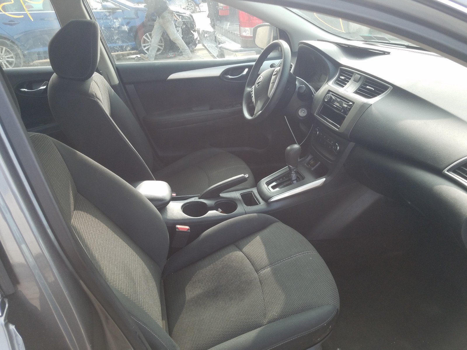 Photo 5 from auction – 2016 NISSAN SENTRA S with VIN 3N1AB7AP9GY280362