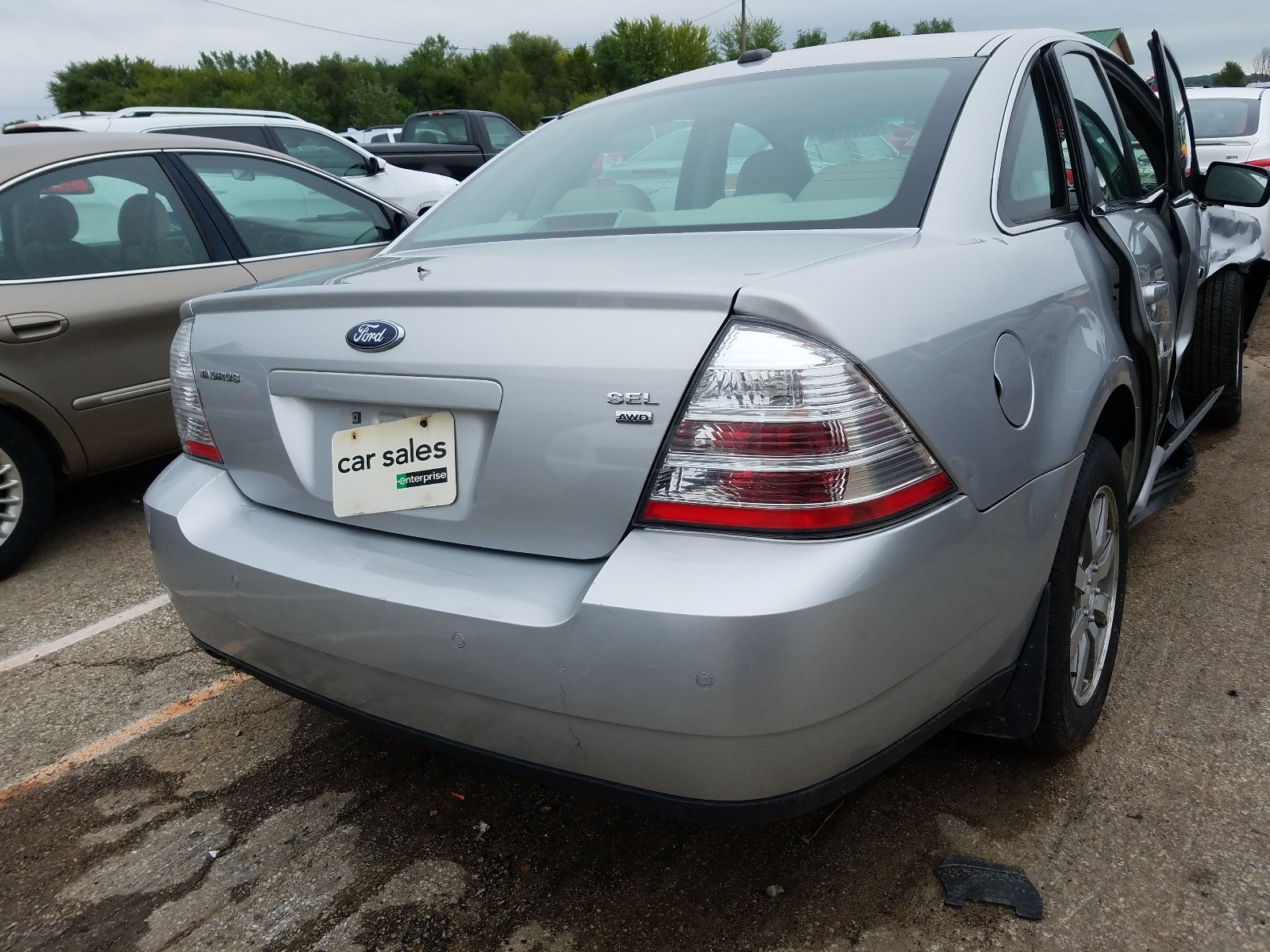 Photo 4 from auction – 2009 FORD TAURUS SEL with VIN 1FAHP27W69G119122