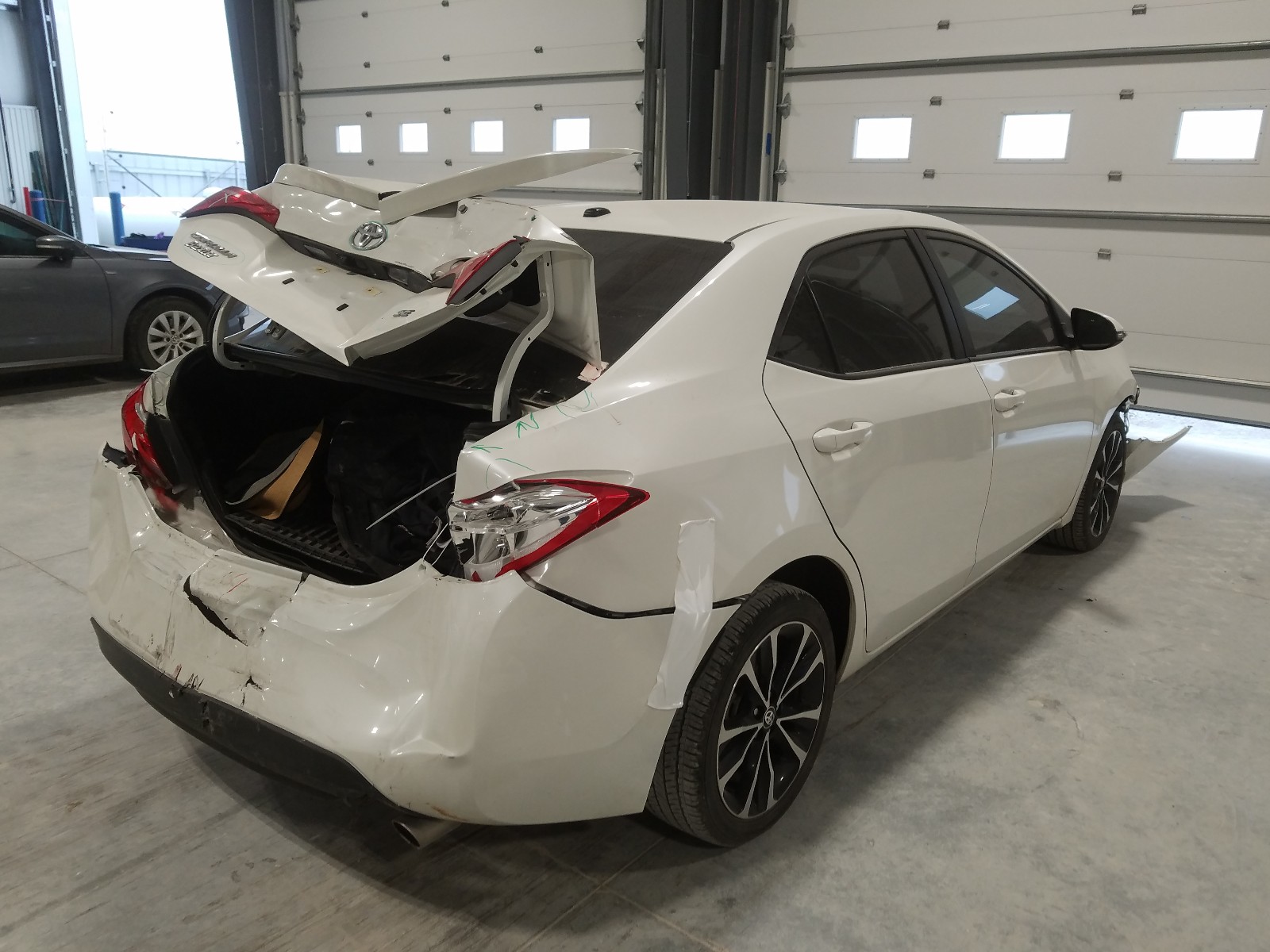 Photo 4 from auction – 2018 TOYOTA COROLLA L with VIN 5YFBURHE0JP812858